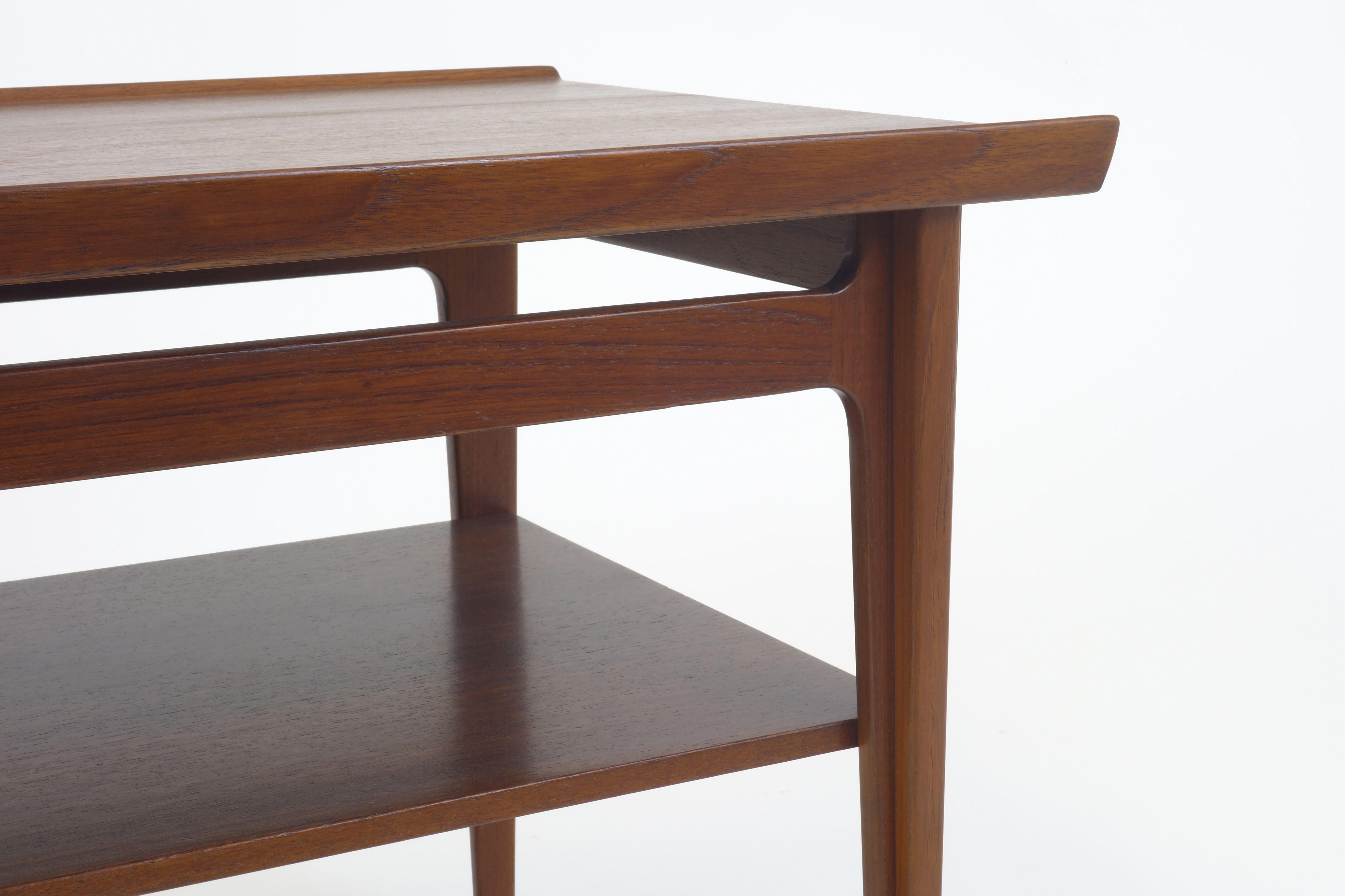 Very fine detailed and refined sidetable by Finn Juhl, manufactured by France&Sons, Denmark. This object bears the typical language his so called Diplomat furniture series, created in the late 1950s.