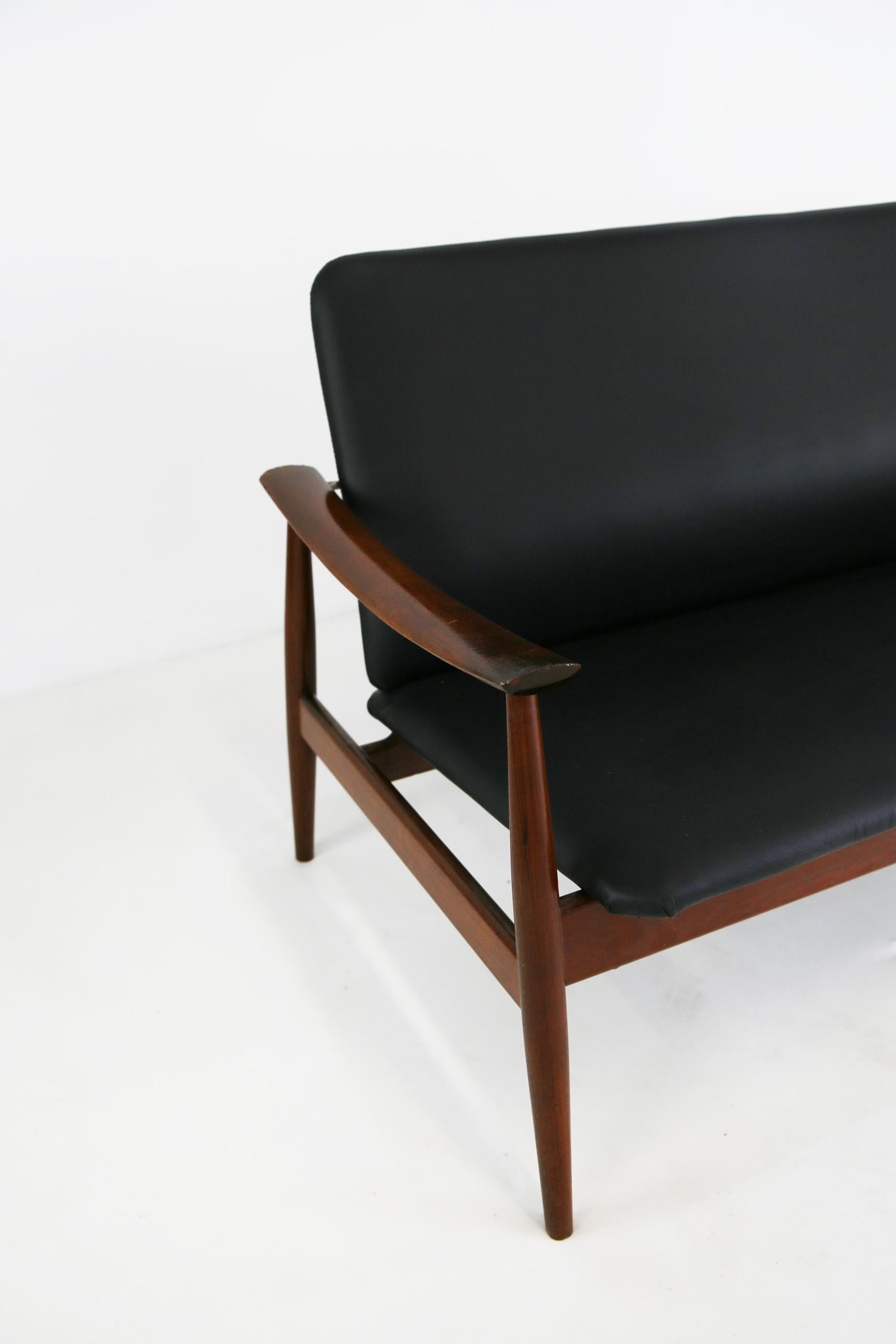 Mid-Century Modern Finn Juhl Sofa Model 138 in Teak and Black Leather, Original Label, 1960s