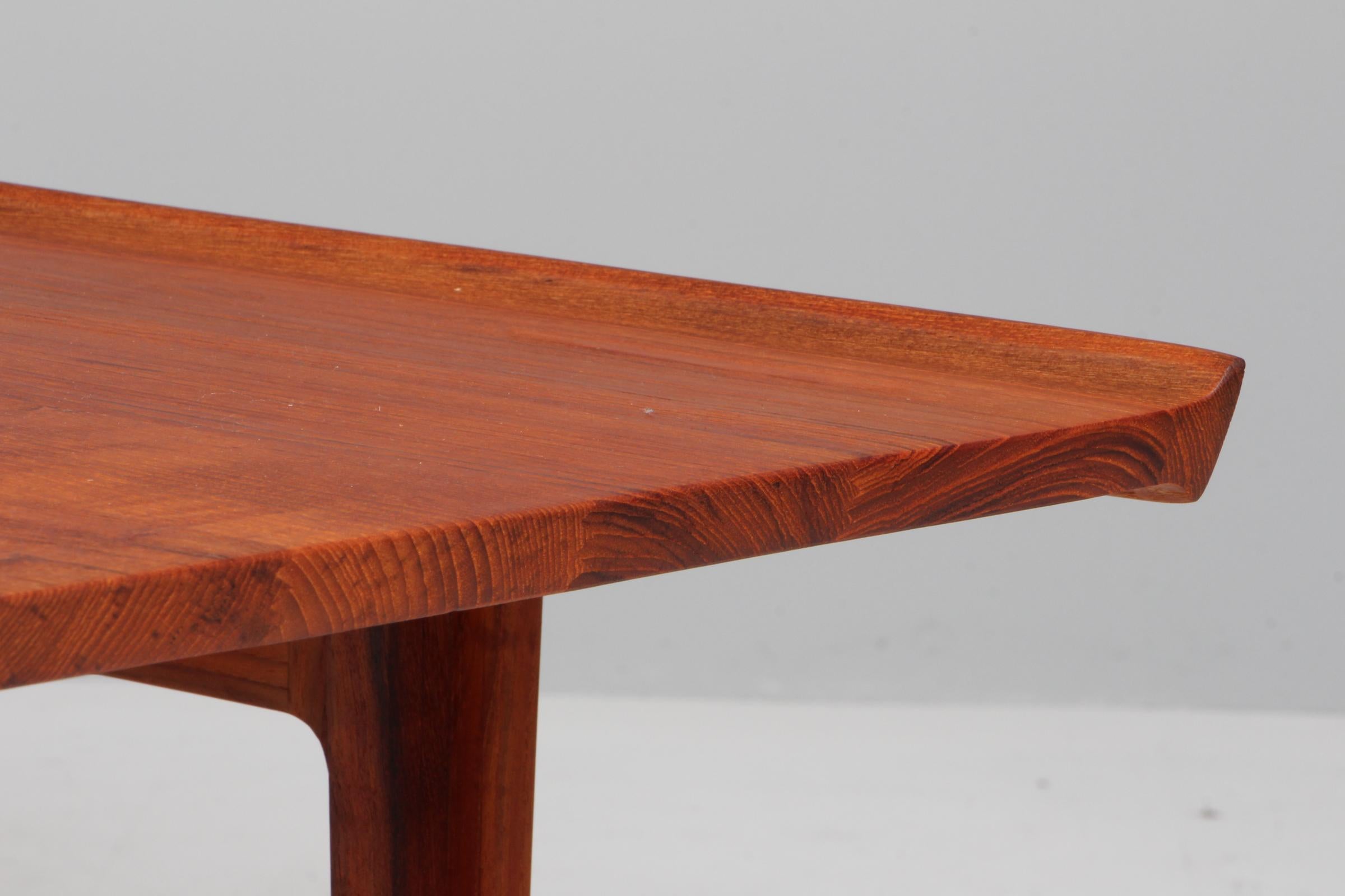 Danish Finn juhl sofa table in solid teak, model 500 For Sale