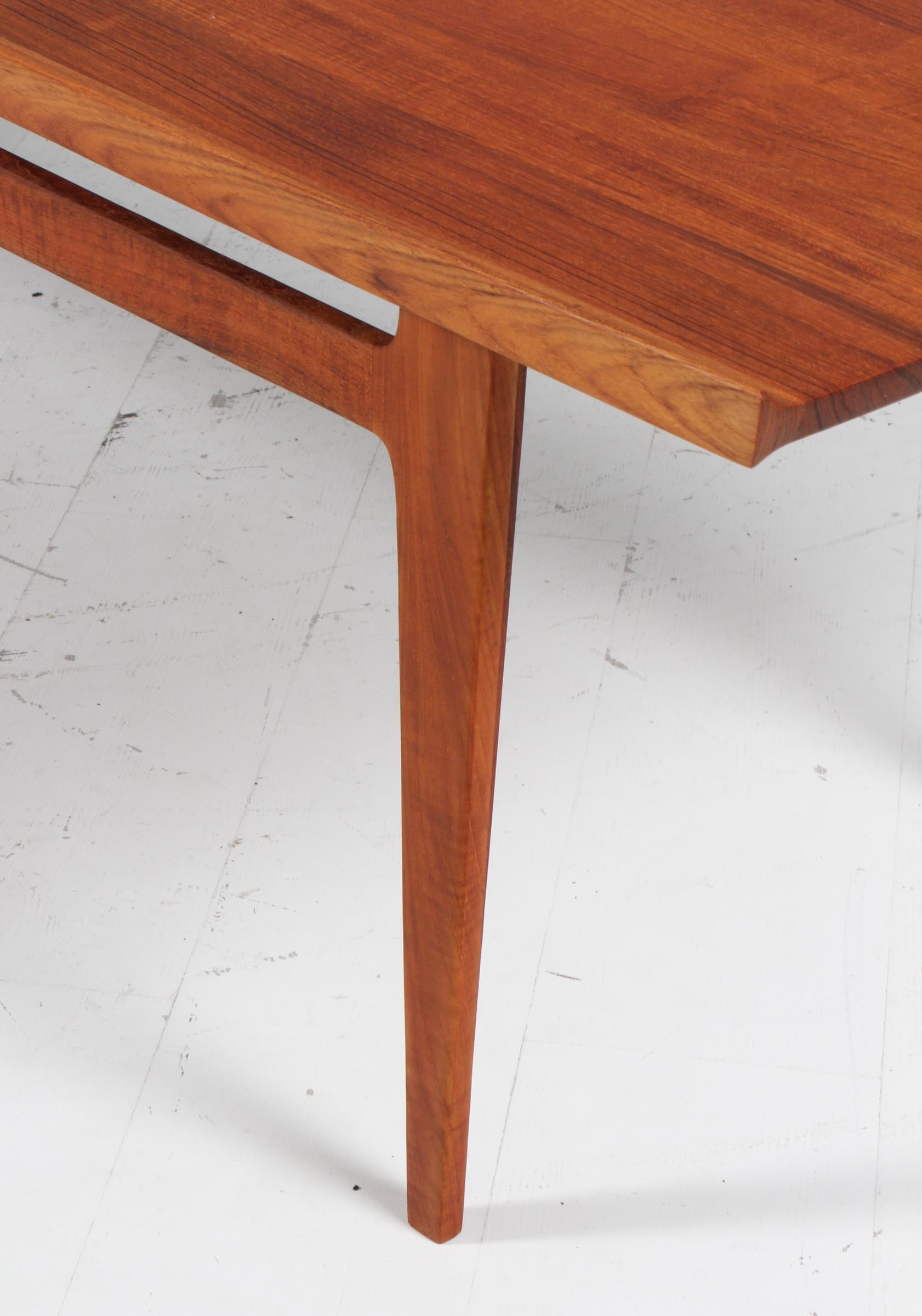 Mid-20th Century Finn juhl sofa table in solid teak, model 500 For Sale