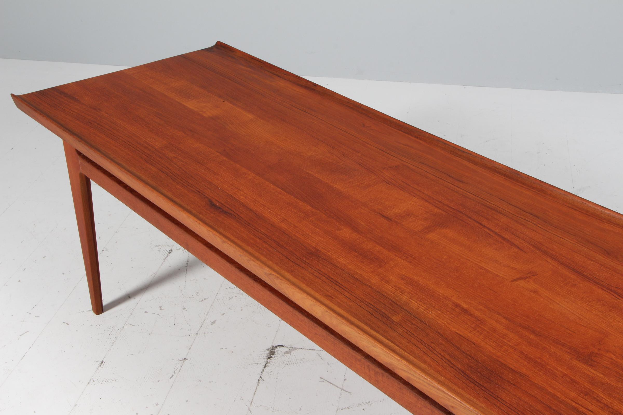 Teak Finn juhl sofa table in solid teak, model 500 For Sale