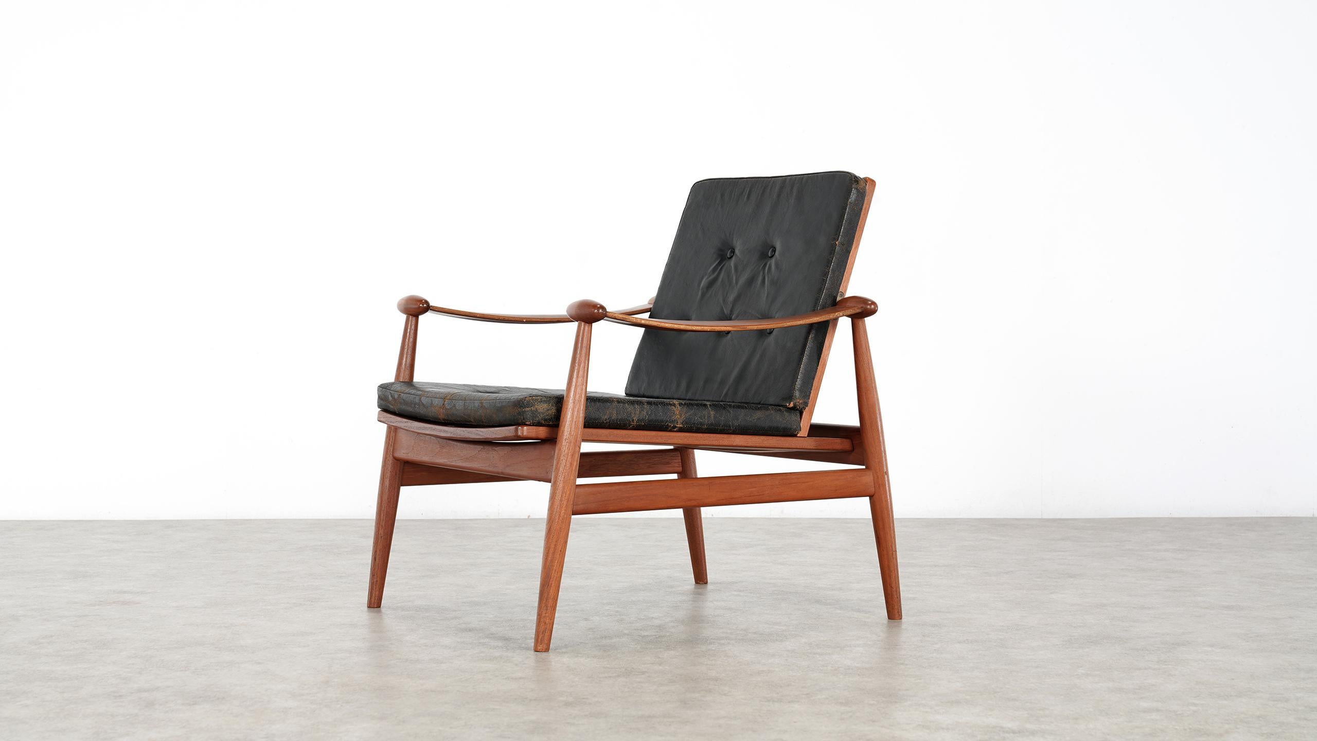 This Finn Juhl model 133 or 