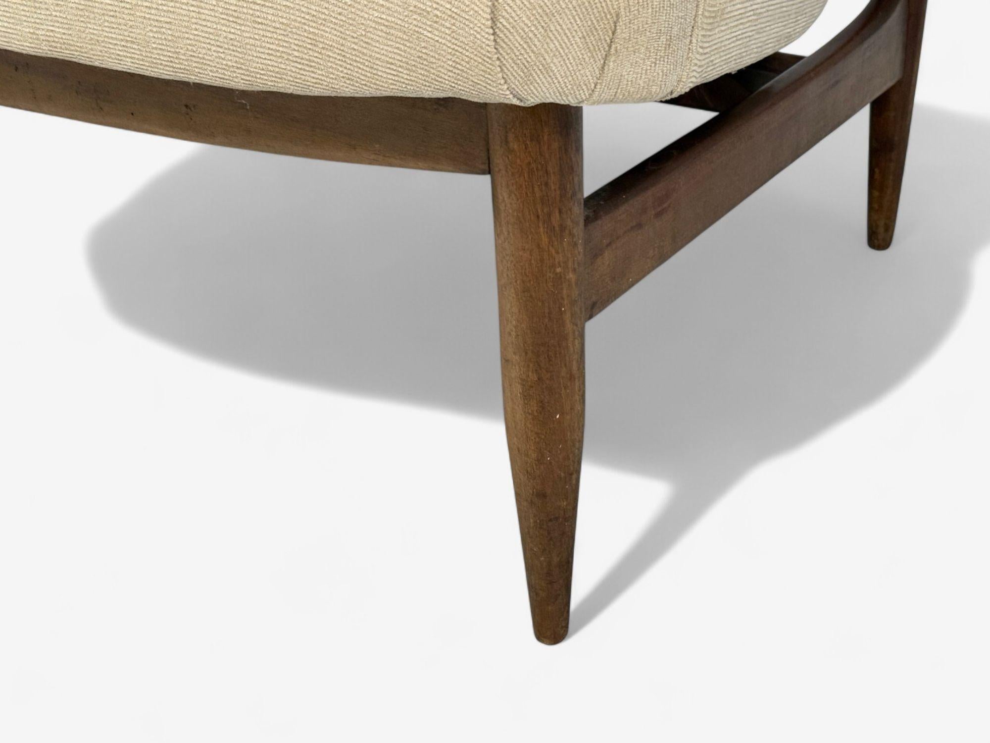 Estilo Finn Juhl, moderno danés, madera, tela beige, sofá, Dinamarca, años 50 en venta 1