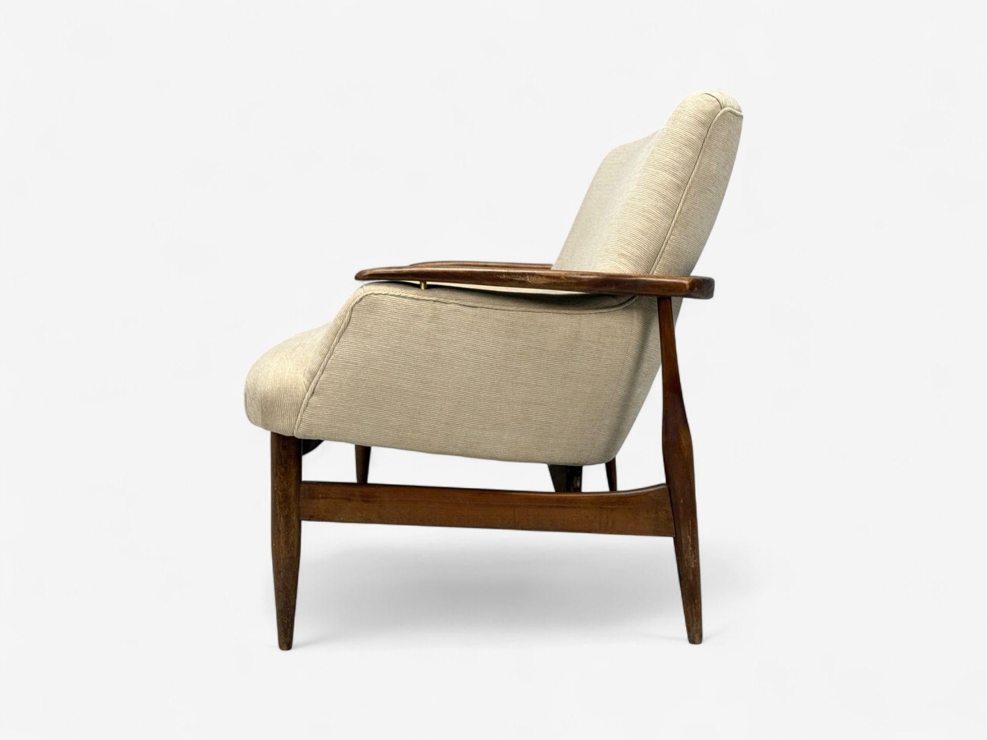 Estilo Finn Juhl, moderno danés, madera, tela beige, sofá, Dinamarca, años 50 en venta 2