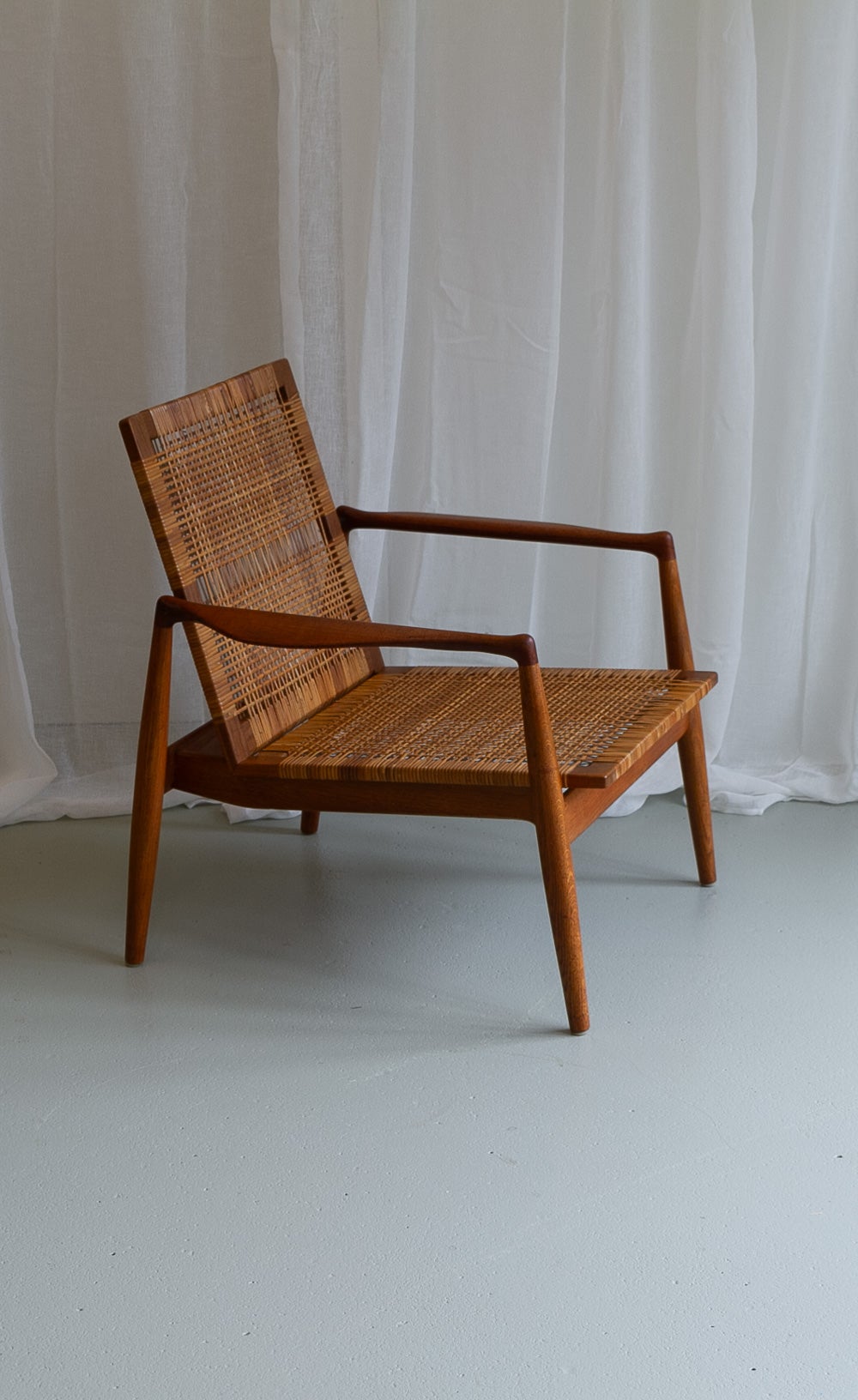 Scandinavian Modern Finn Juhl SW96 Armchair in Teak and Oak for Søren Willadsen, 1950s. For Sale