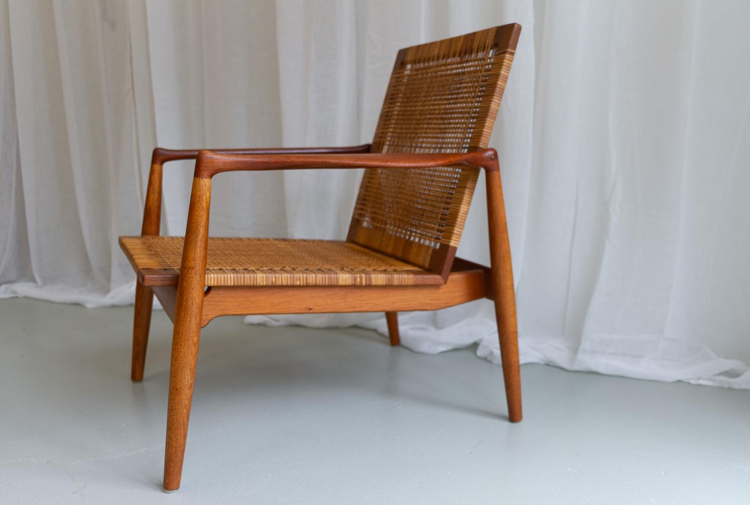 Mid-20th Century Finn Juhl SW96 Armchair in Teak and Oak for Søren Willadsen, 1950s. For Sale