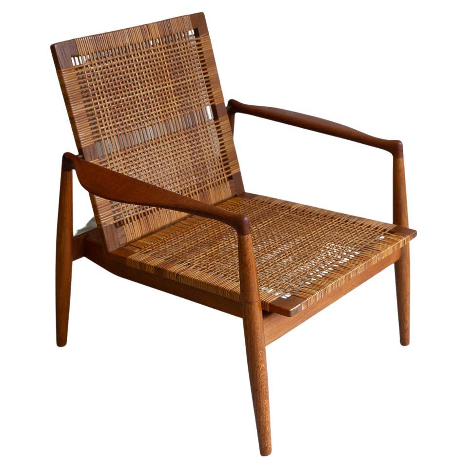 Finn Juhl SW-96 Armchair in Teak and Oak for Søren Willadsen, 1950s.
Danish modern lounge chair model SW 96 designed by Danish architect Finn Juhl for cabinetmaker Søren Willadsen, Denmark. Only produced in limited numbers in the mid 1950s.

Legs