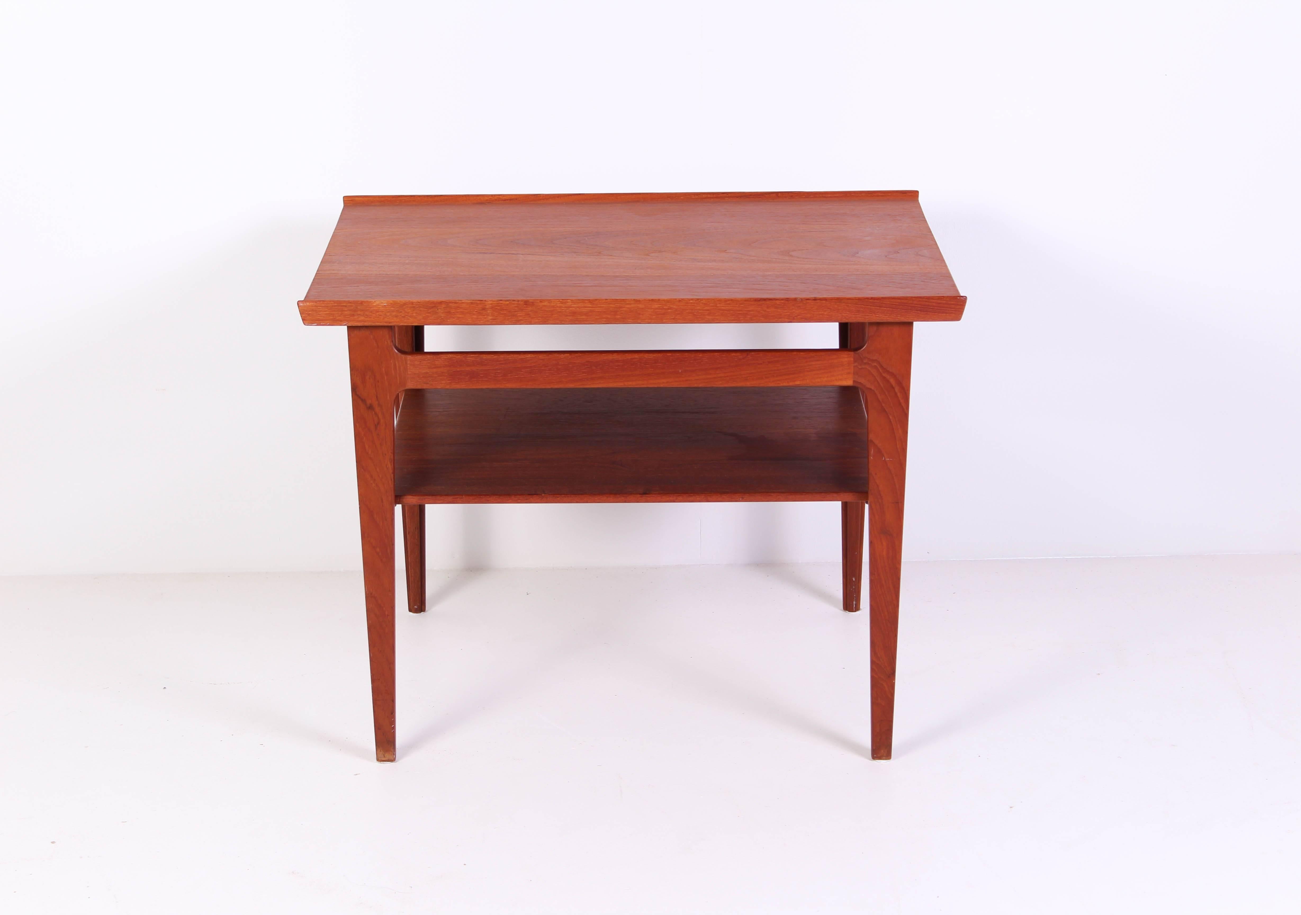 Midcentury Danish coffee table designed by Finn Juhl for France and Daverkosen. The table is in very good vintage condition with minor signs of usage.