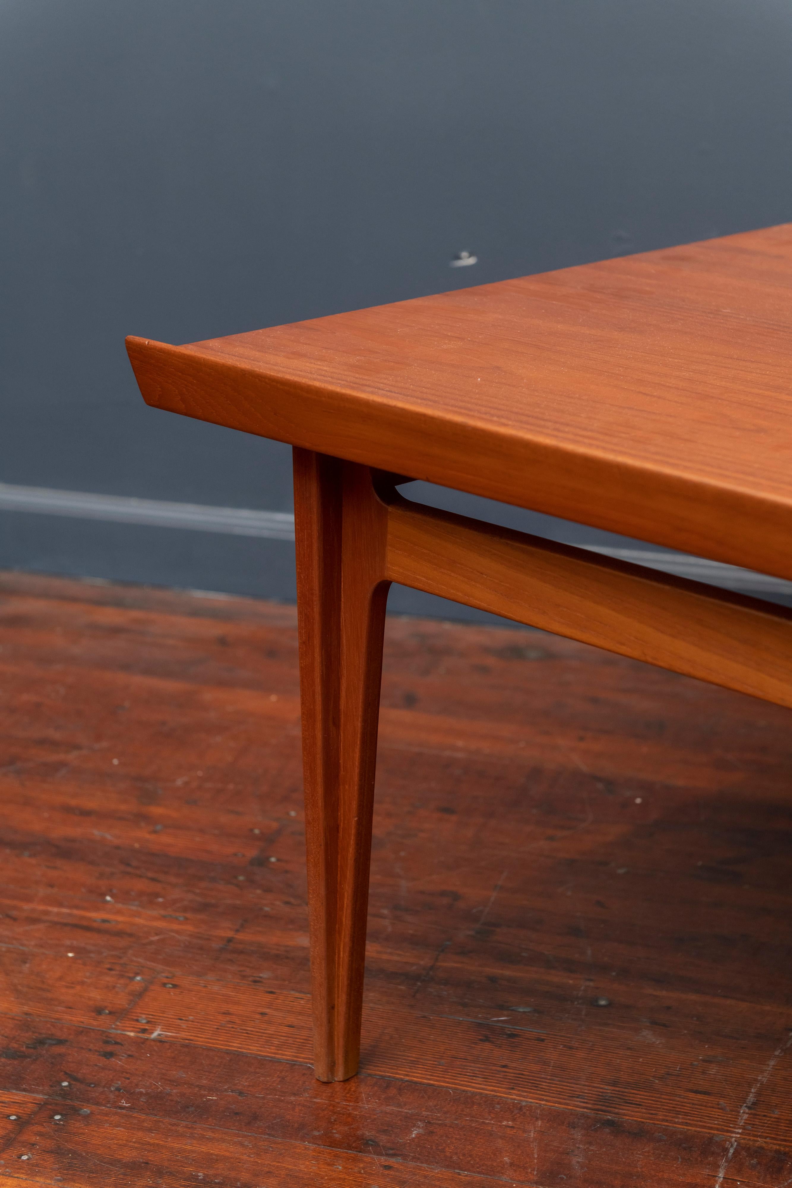 Scandinave moderne Table basse en teck Finn Juhl en vente