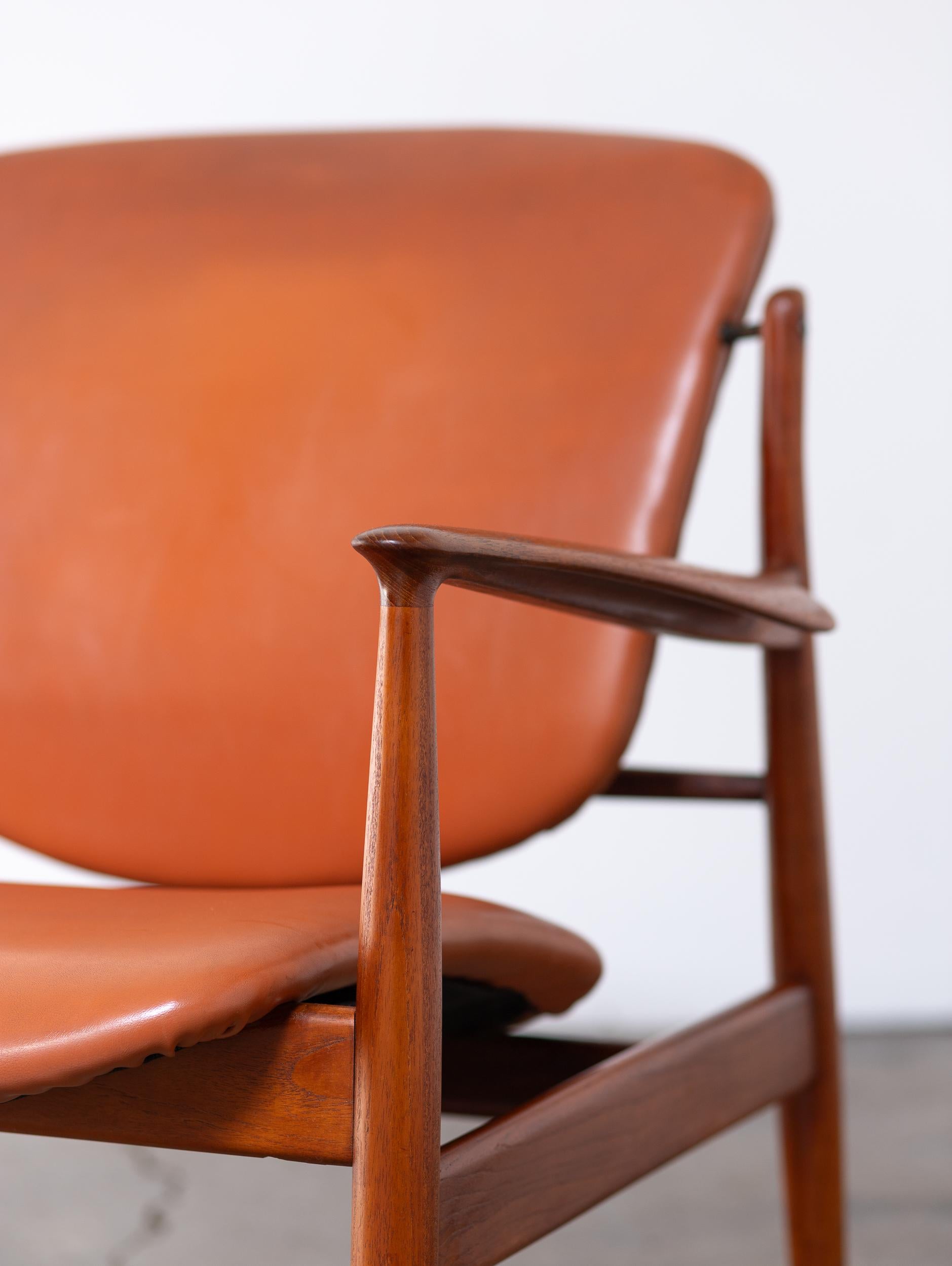 Sillón de teca Finn Juhl FD-136 para COM en venta 2