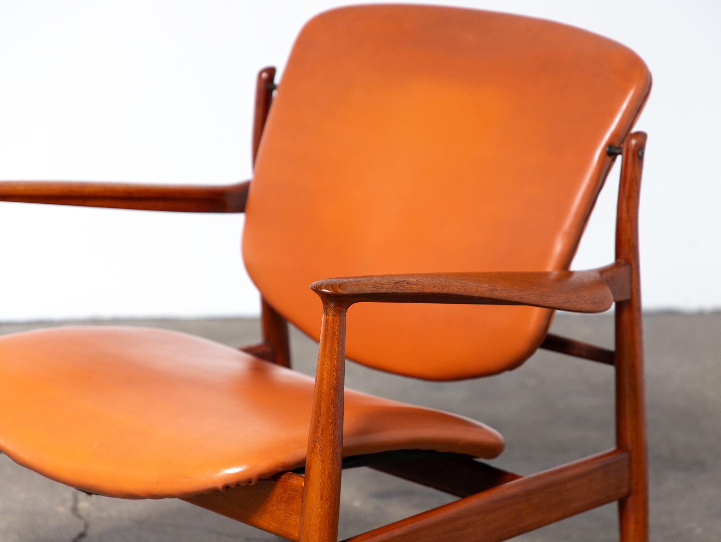 Sillón de teca Finn Juhl FD-136 para COM Moderno de mediados de siglo en venta