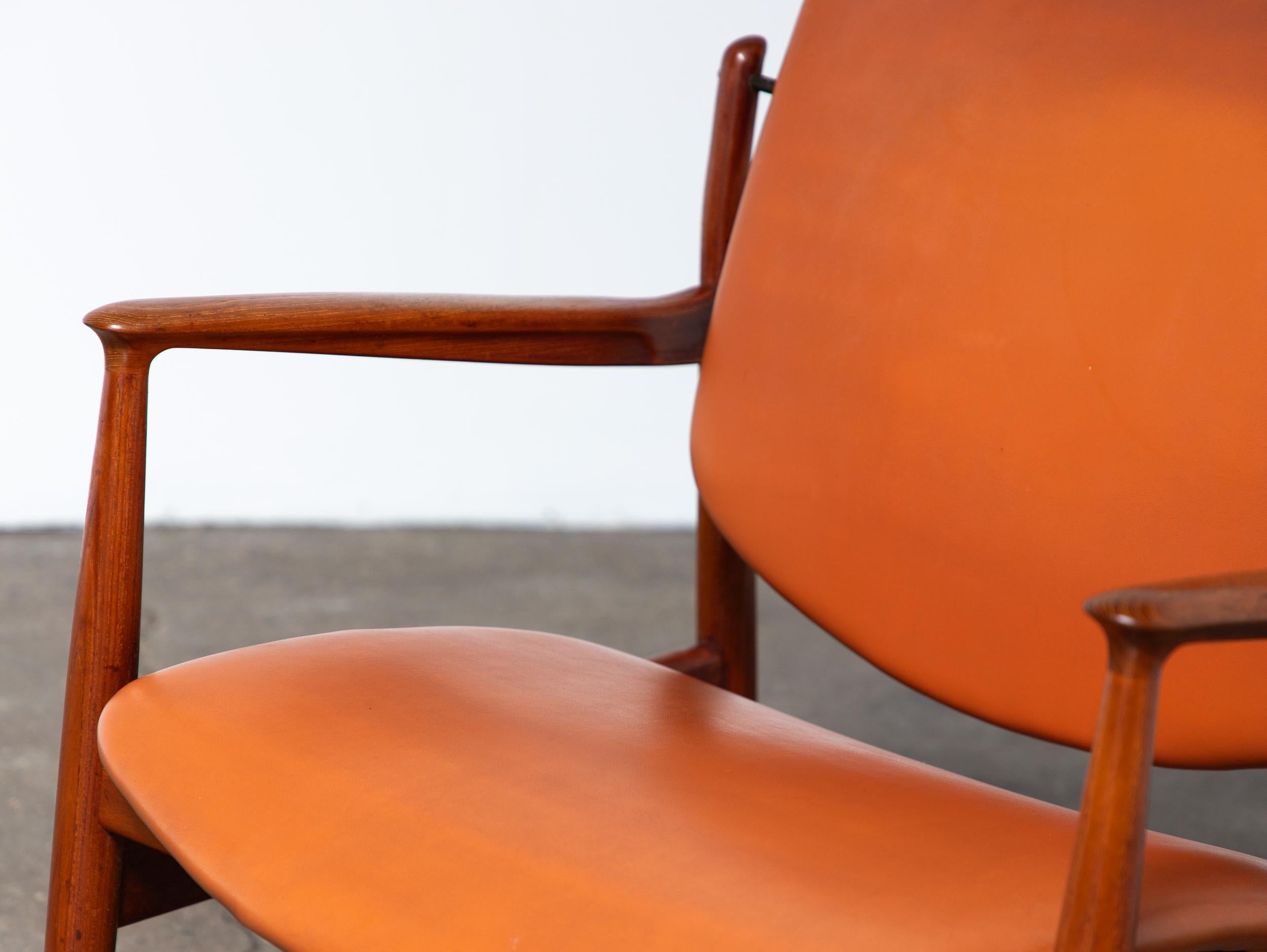 Sillón de teca Finn Juhl FD-136 para COM Danés en venta