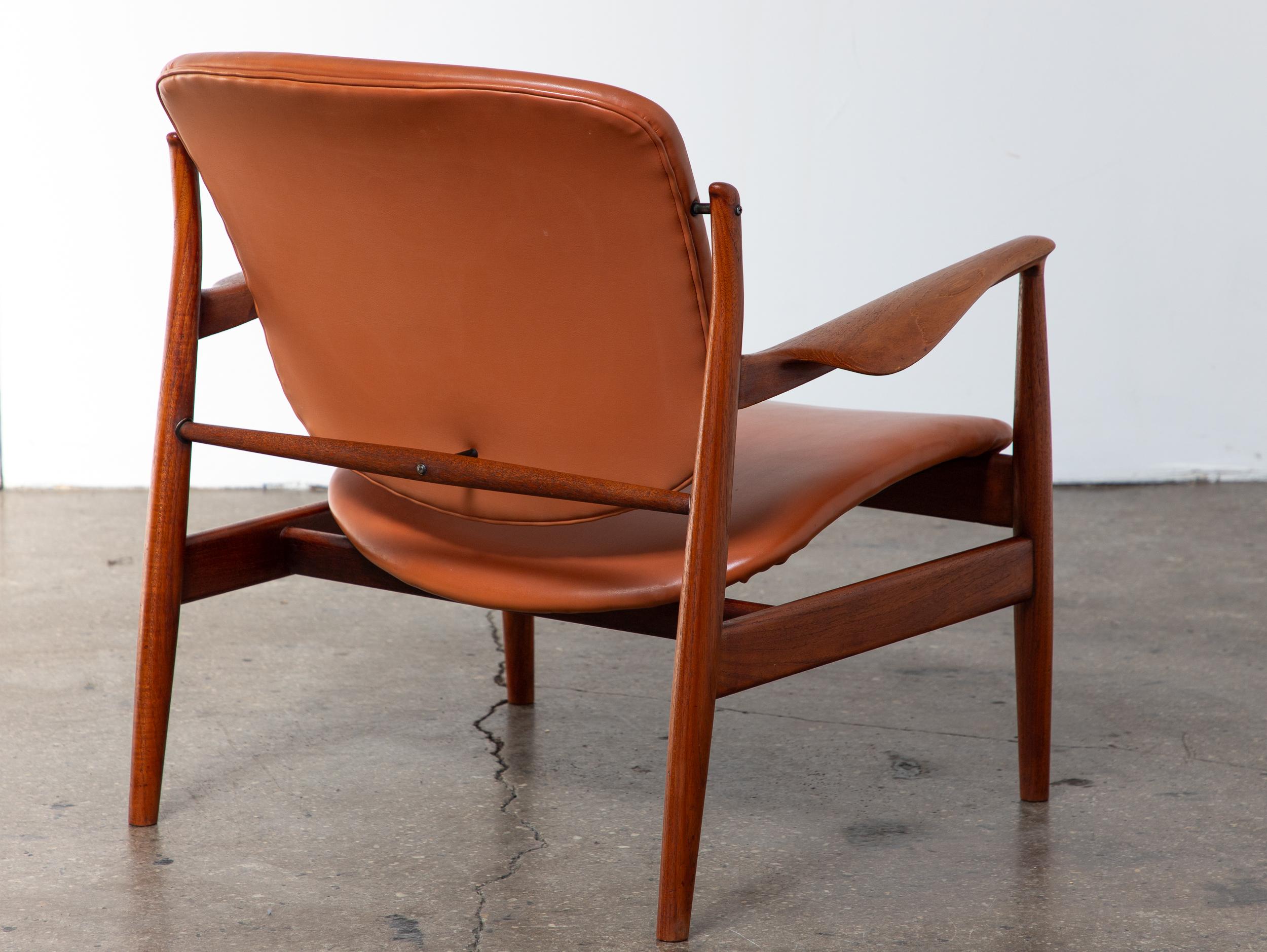 Sillón de teca Finn Juhl FD-136 para COM en venta 1