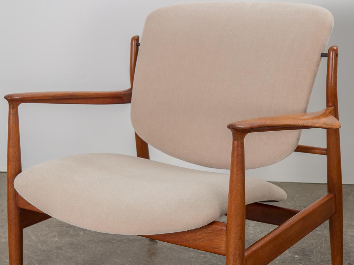 Finn Juhl Teak FD-136 Lounge Chairs In Good Condition In Brooklyn, NY