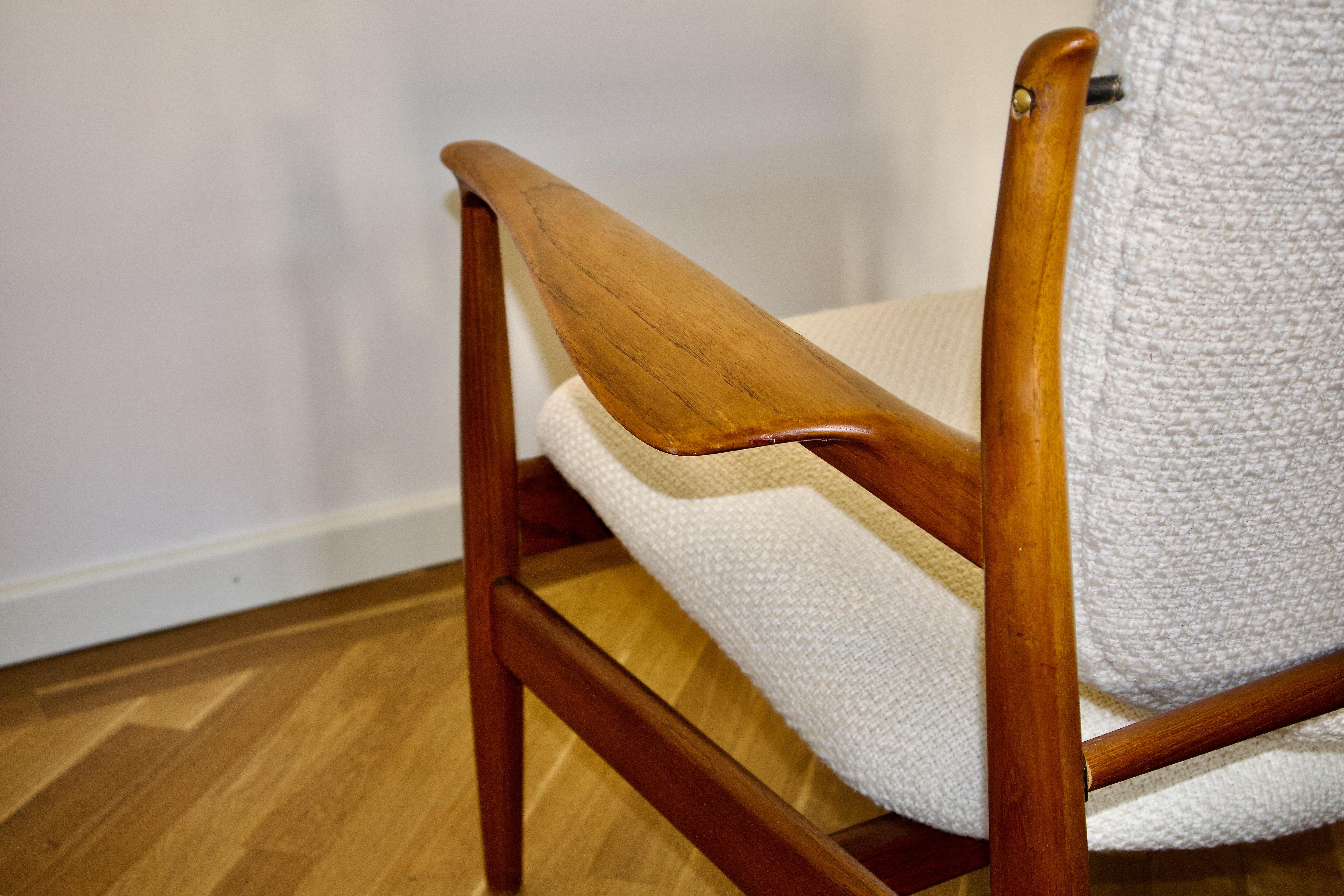 Finn Juhl Teak Lounge Chairs Model FD-136 for France & Daverkosen, Denmark, Pair For Sale 3