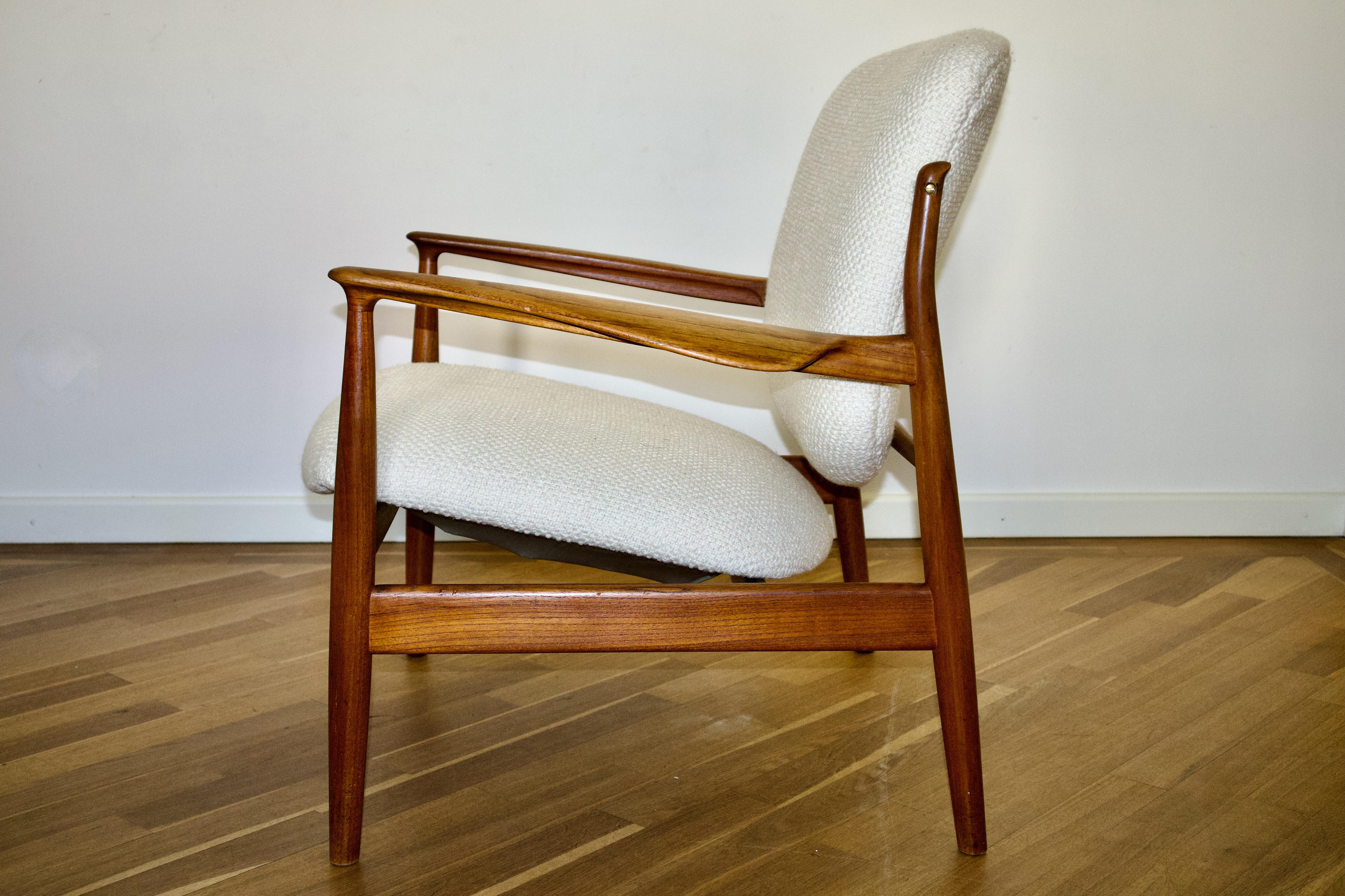 Brass Finn Juhl Teak Lounge Chairs Model FD-136 for France & Daverkosen, Denmark, Pair For Sale