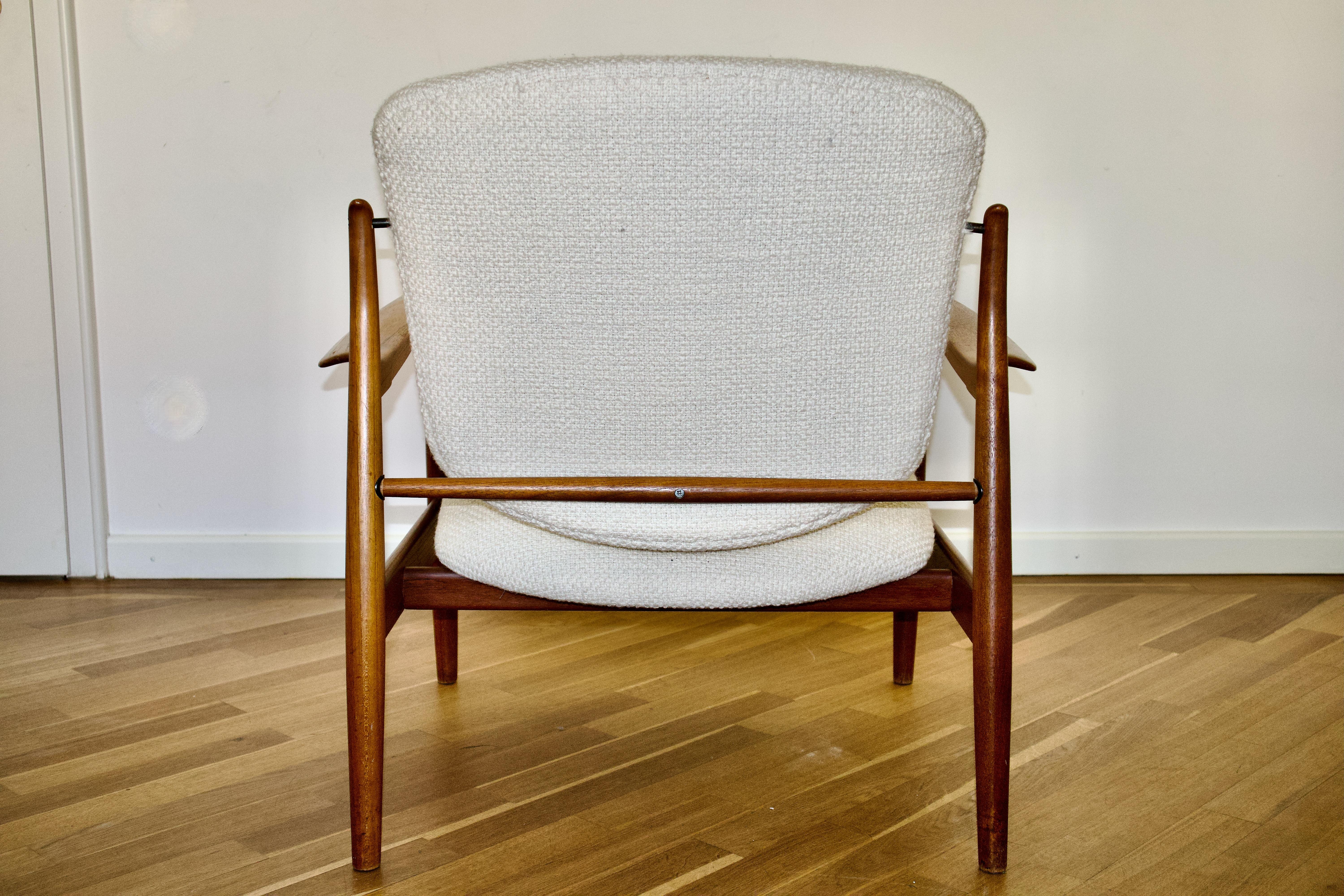 Finn Juhl Teak Lounge Chairs Model FD-136 for France & Daverkosen, Denmark, Pair For Sale 2