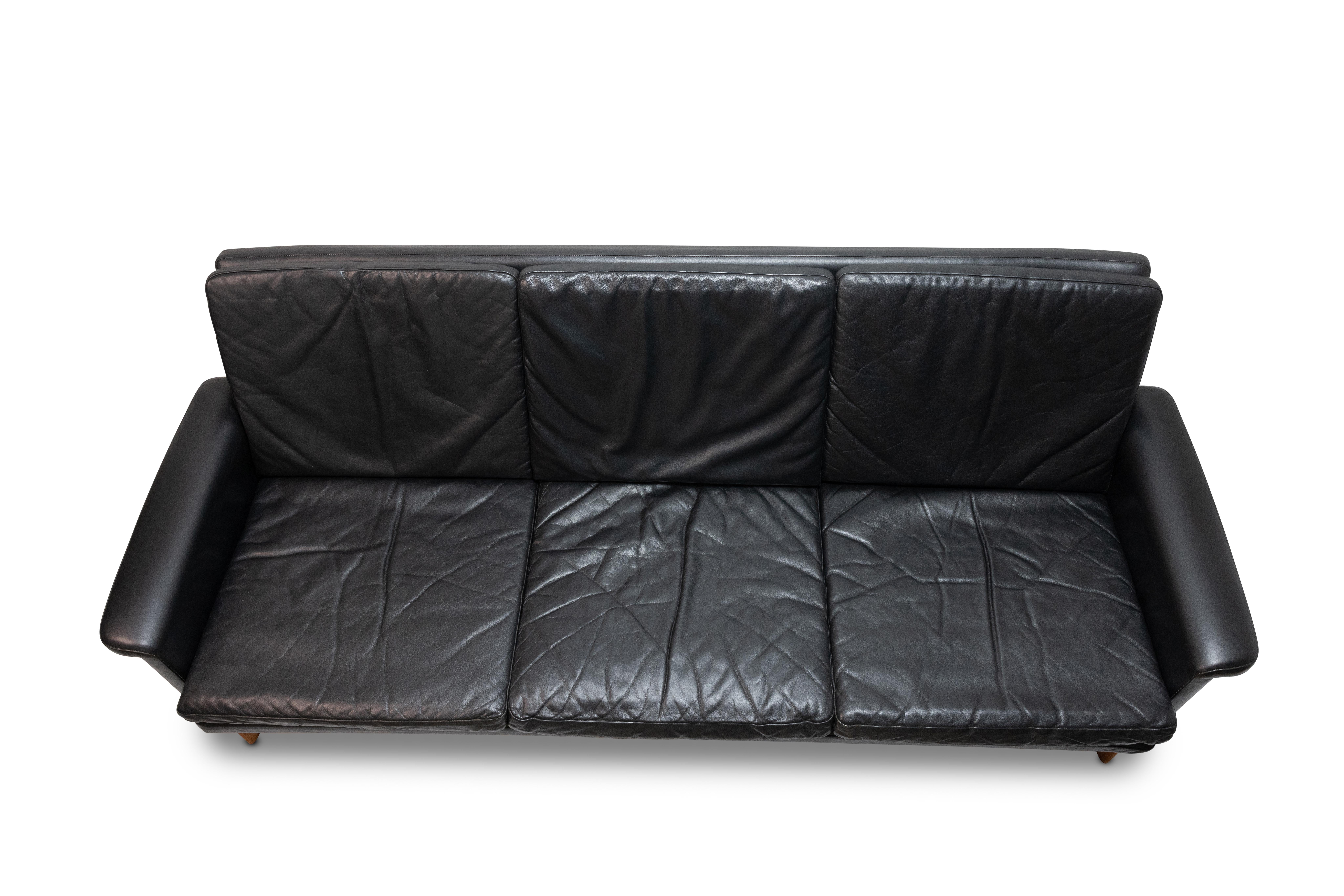Finn Juhl Three Seat Sofa with Original Black Leather, Model 218/3, Denmark For Sale 1