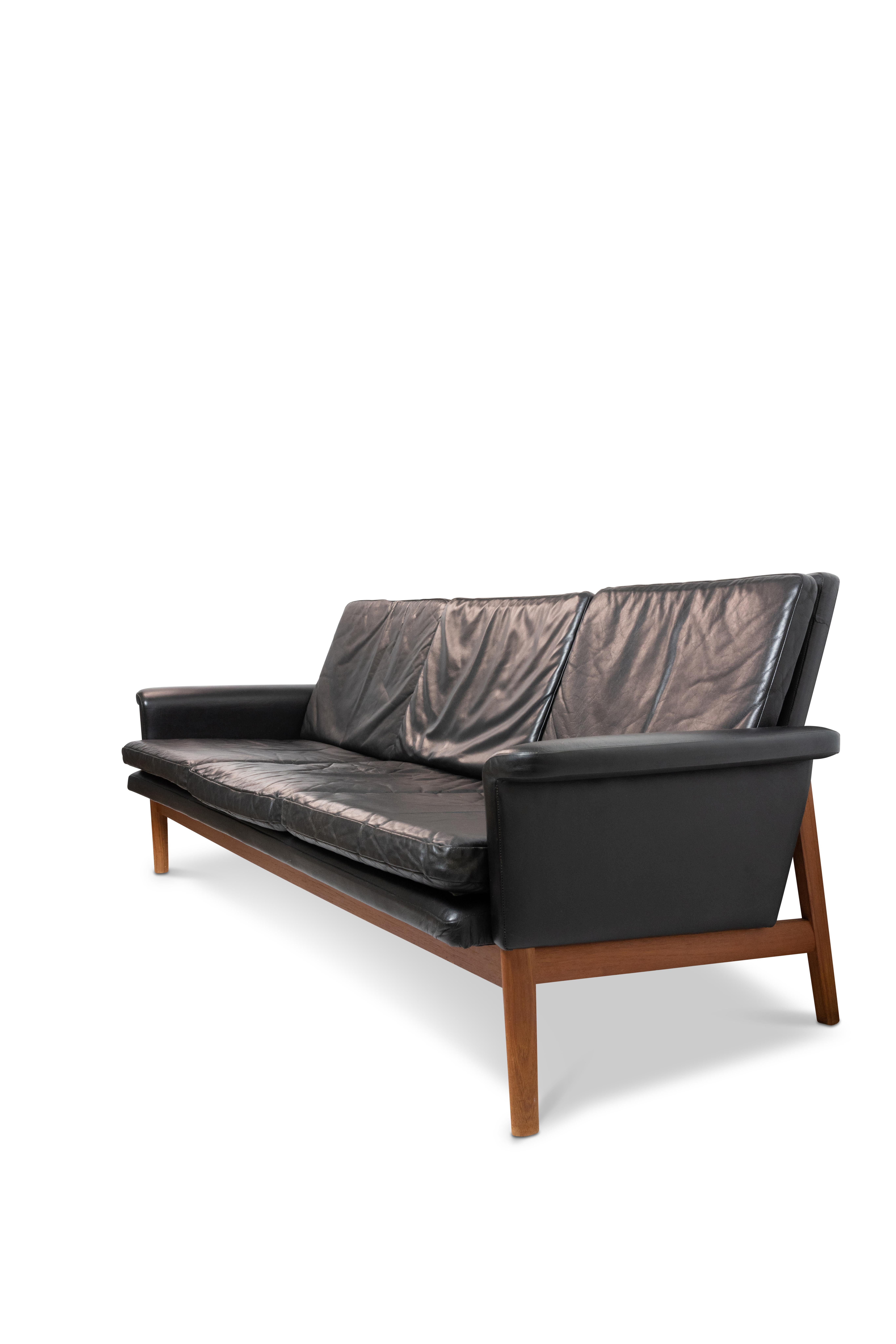 Finn Juhl Three Seat Sofa with Original Black Leather, Model 218/3, Denmark For Sale 2