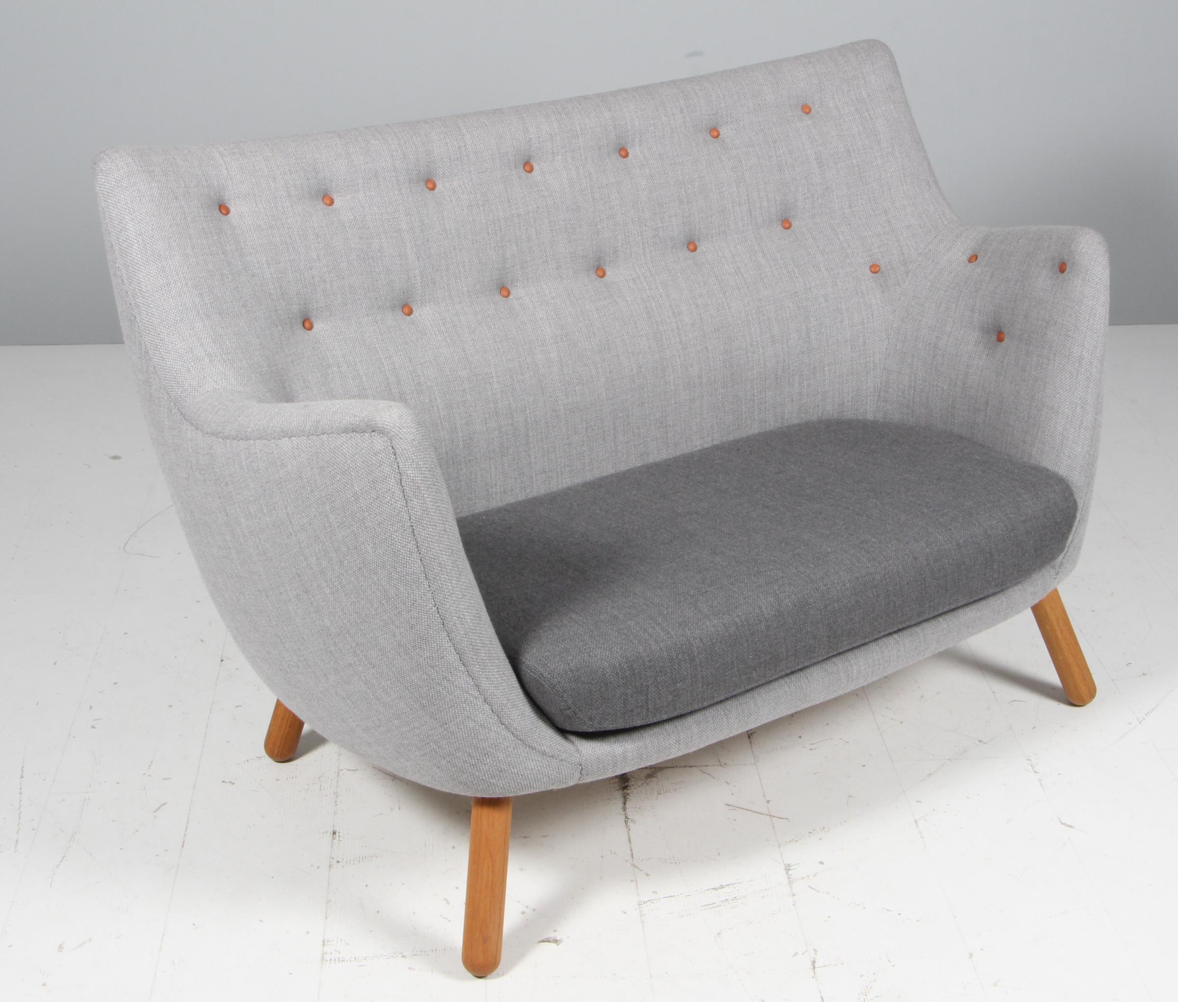 Scandinavo moderno Finn Juhl two seat love seat sofa, model Poet in vendita