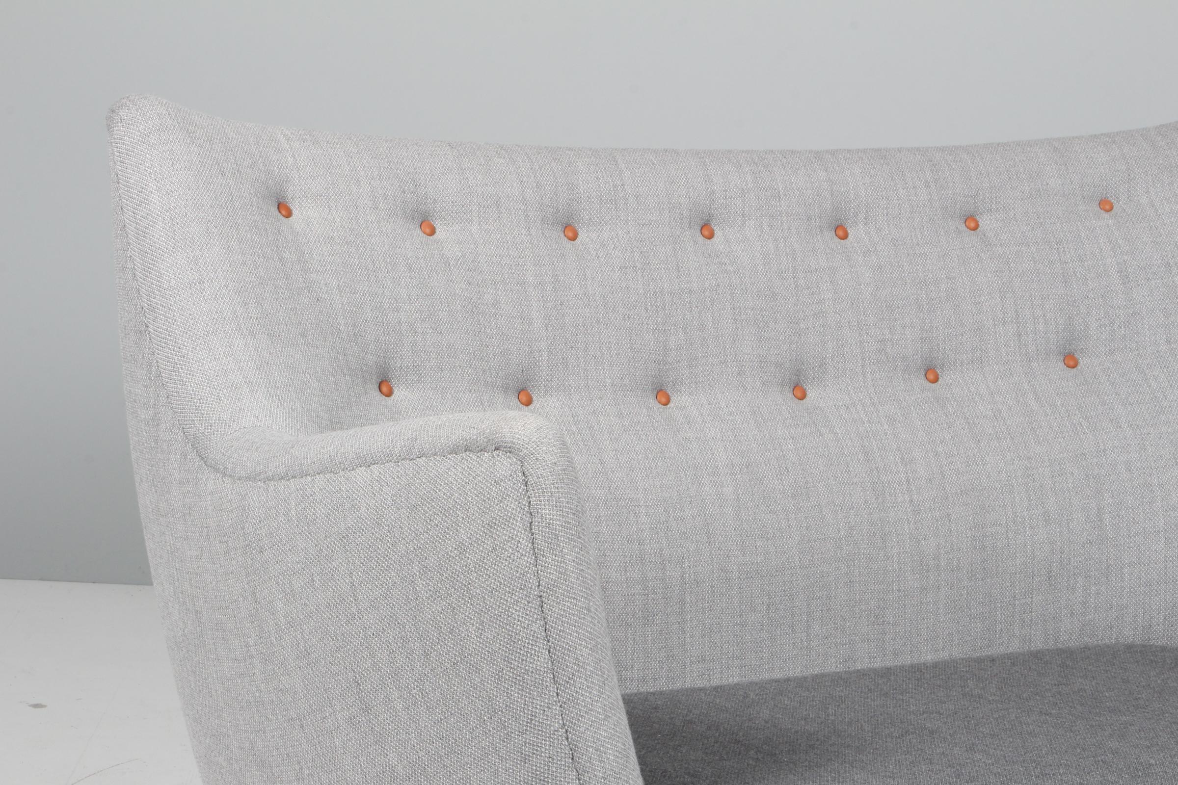 Metà XX secolo Finn Juhl two seat love seat sofa, model Poet in vendita