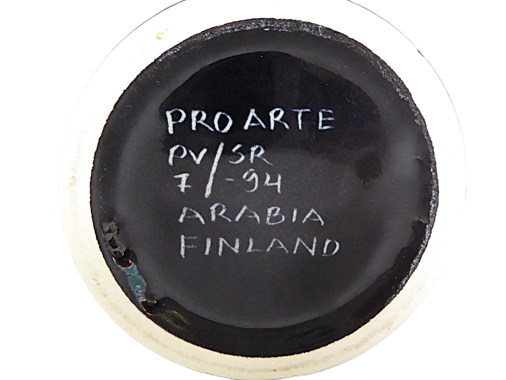 Jarrón de cerámica de la serie Finn Modern Pro Arte de Pauli Vuorisalo, Arabia, Finlandia en venta 3