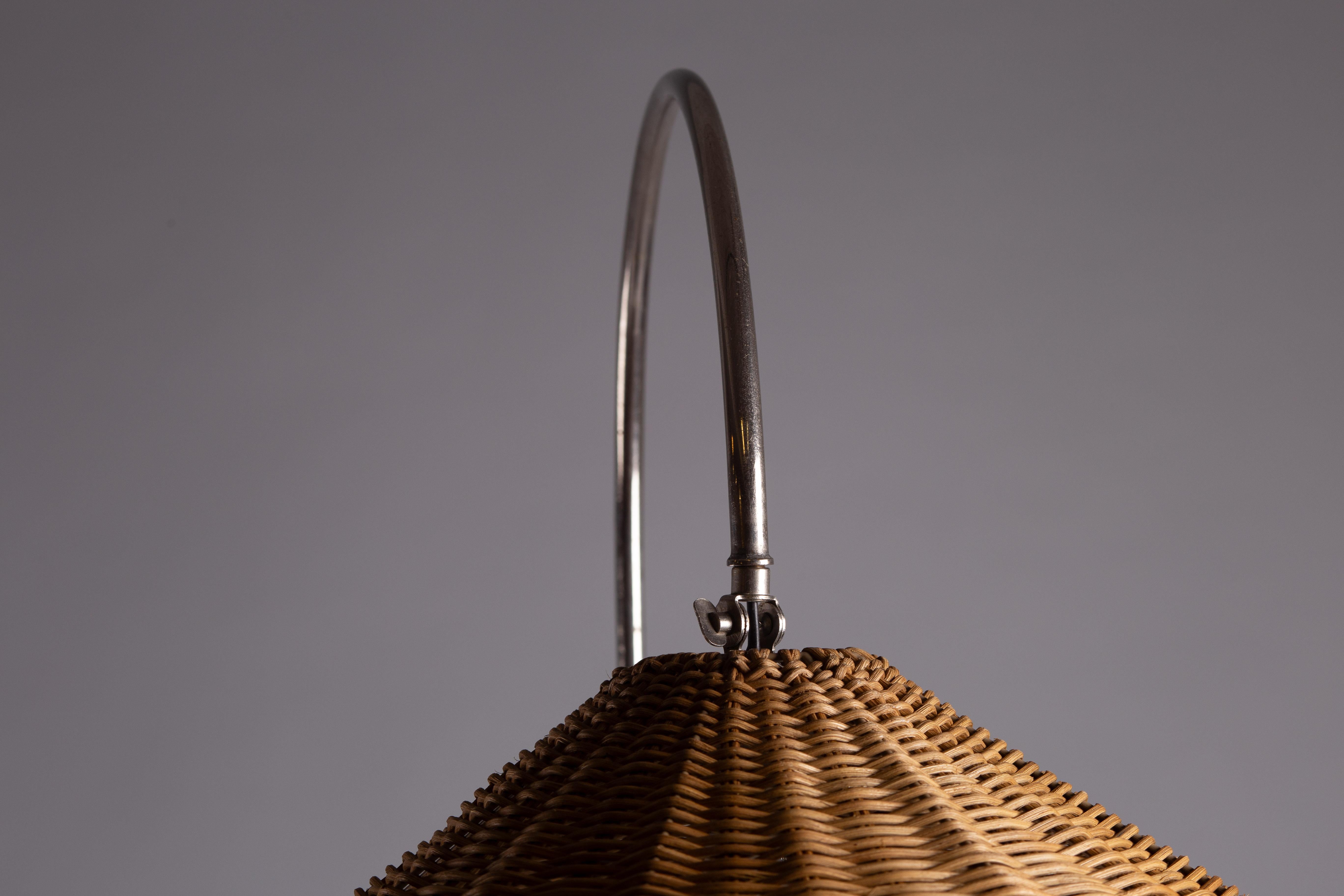 Finnische funktionalistische Stehlampe aus den 1930er Jahren mit Tisch im Angebot 7