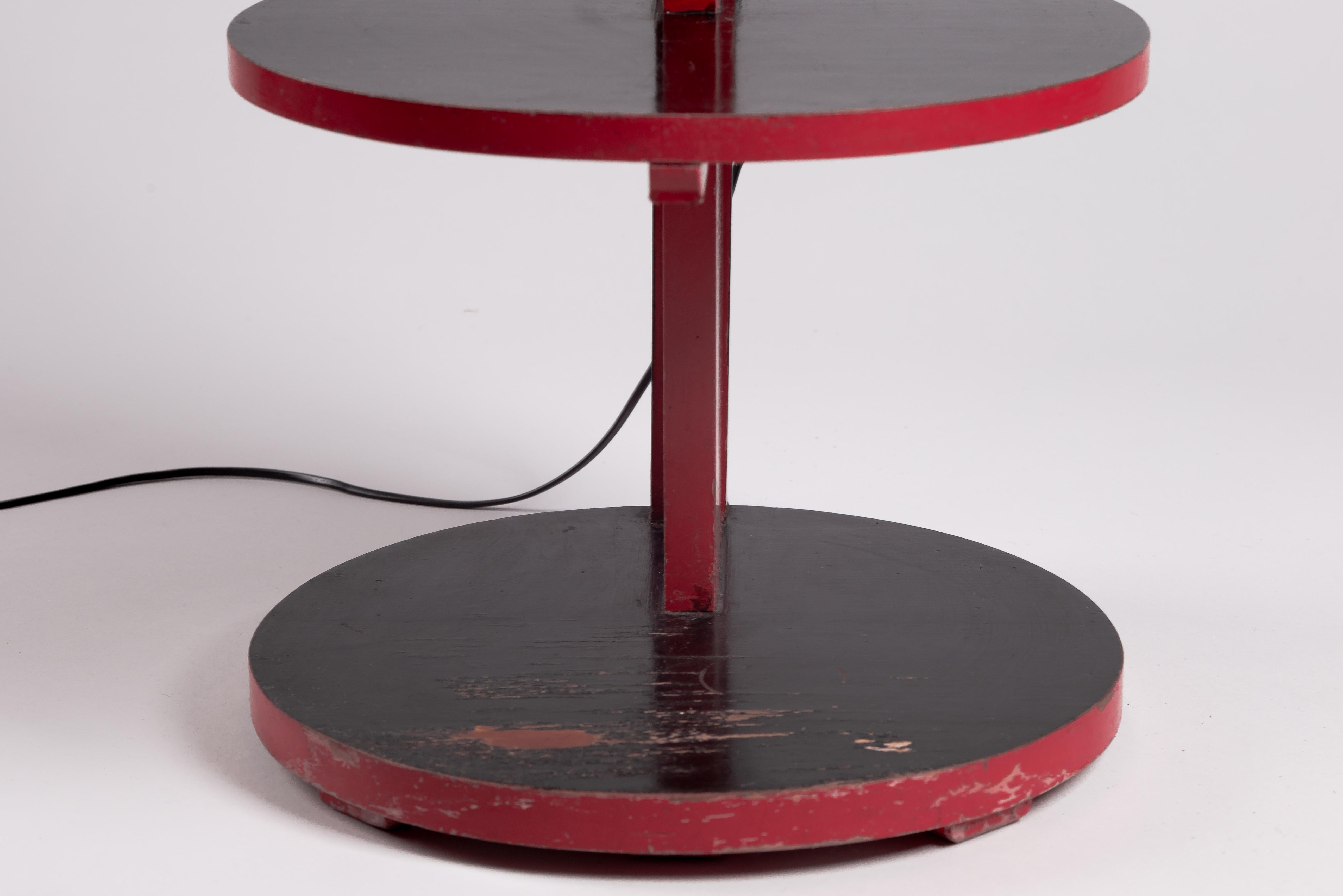 Finnische funktionalistische Stehlampe aus den 1930er Jahren mit Tisch im Angebot 8