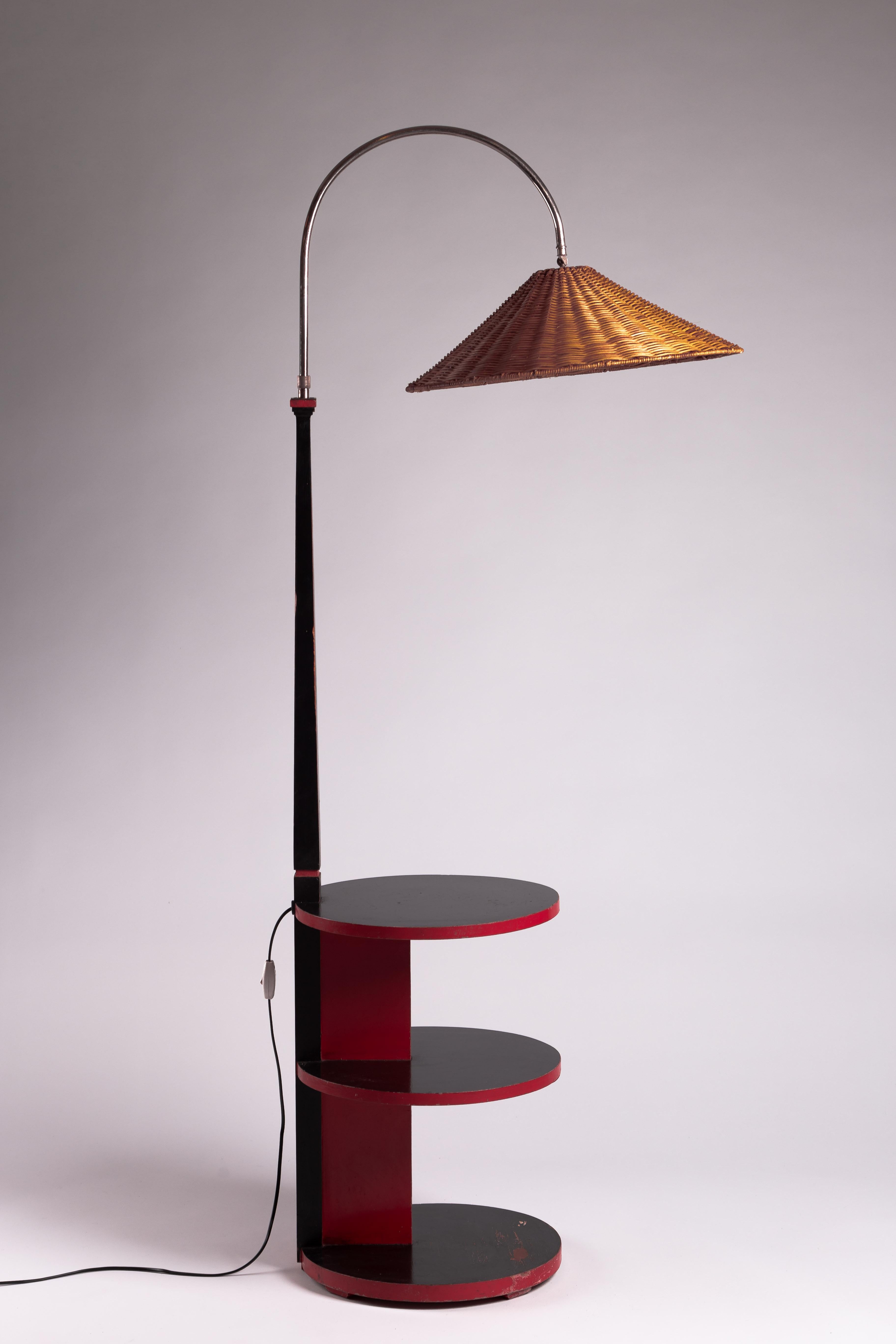 Finnische funktionalistische Stehlampe aus den 1930er Jahren mit Tisch (Skandinavische Moderne) im Angebot