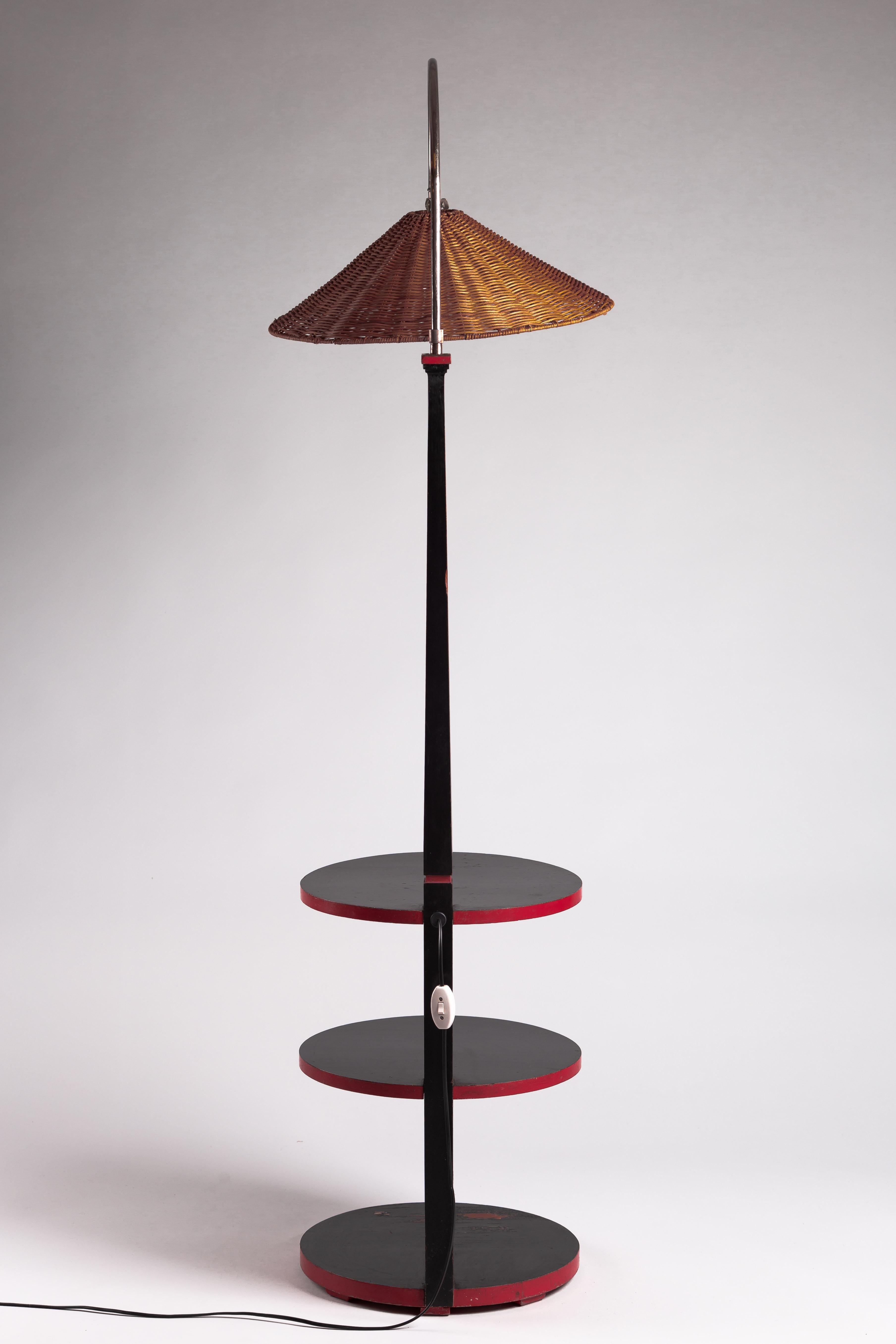 Finnische funktionalistische Stehlampe aus den 1930er Jahren mit Tisch (Gemalt) im Angebot