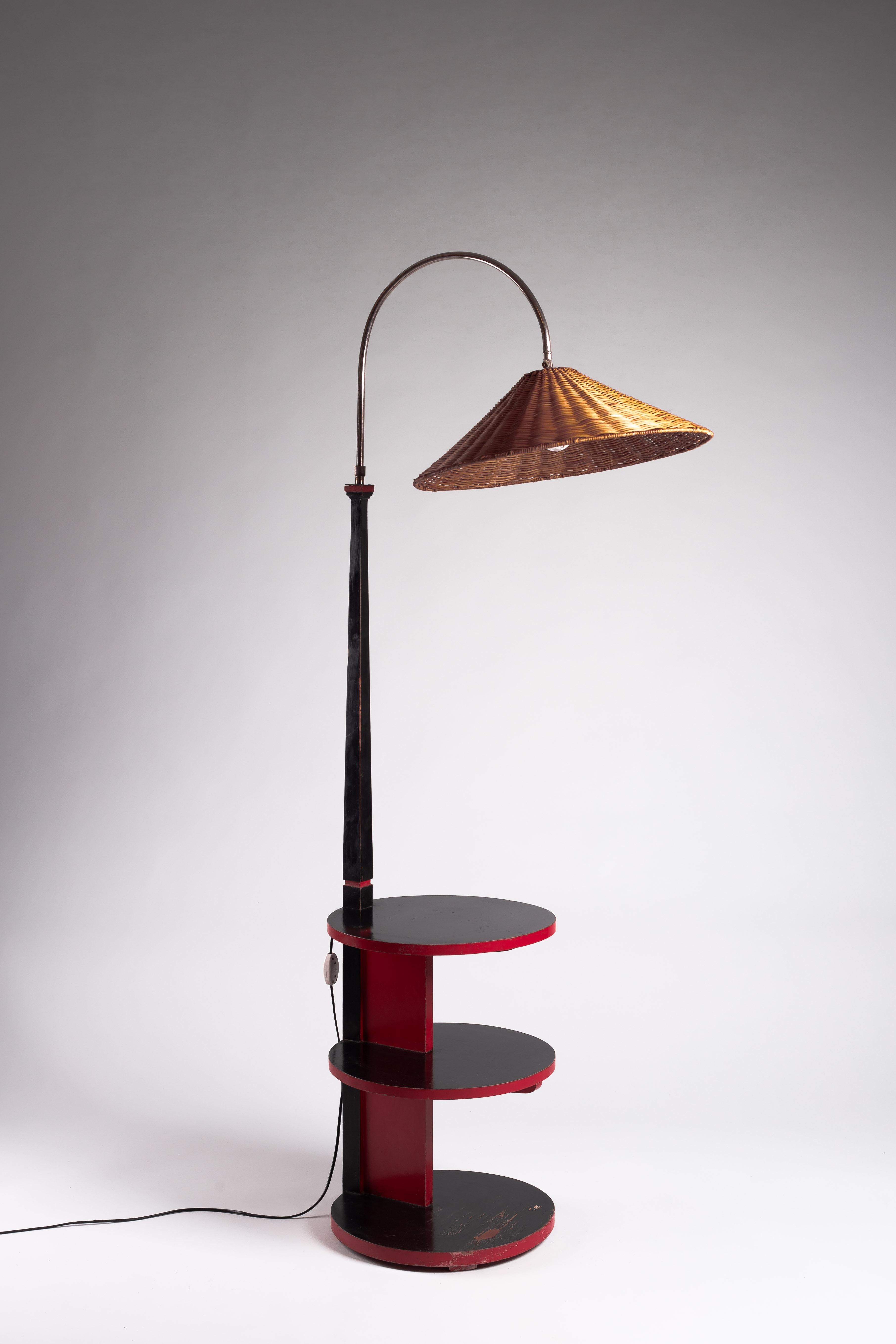 Finnische funktionalistische Stehlampe aus den 1930er Jahren mit Tisch (20. Jahrhundert) im Angebot