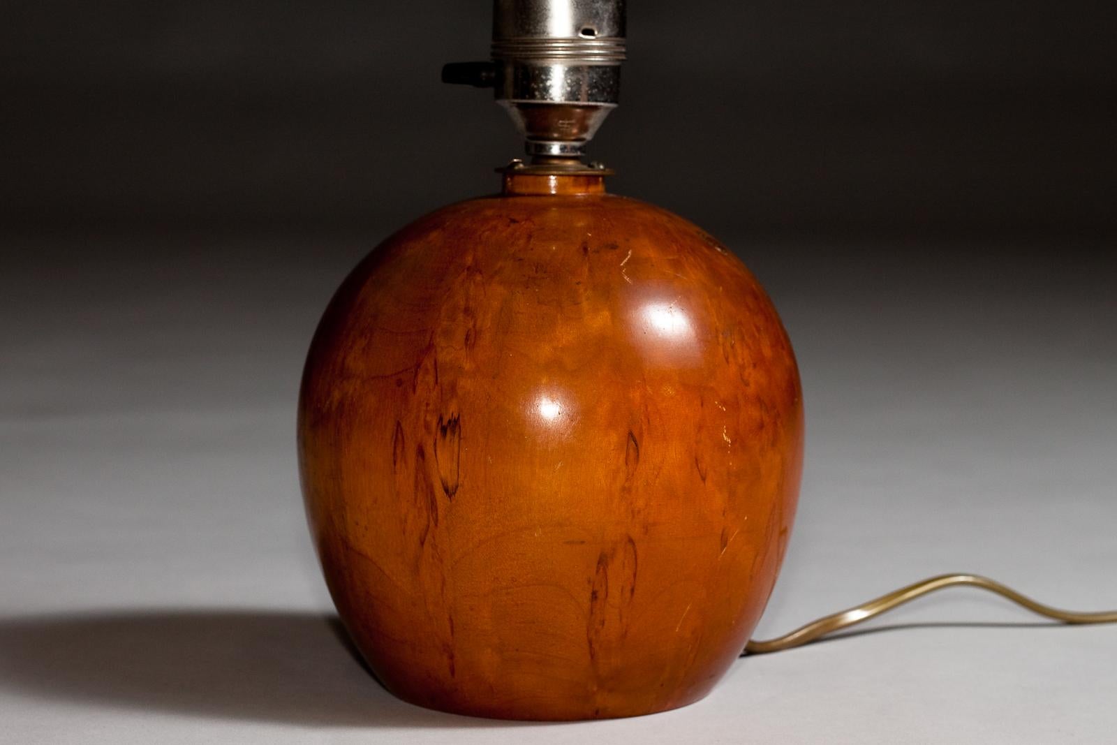 Finlandais Lampe de table finlandaise en bois des années 1930 en vente