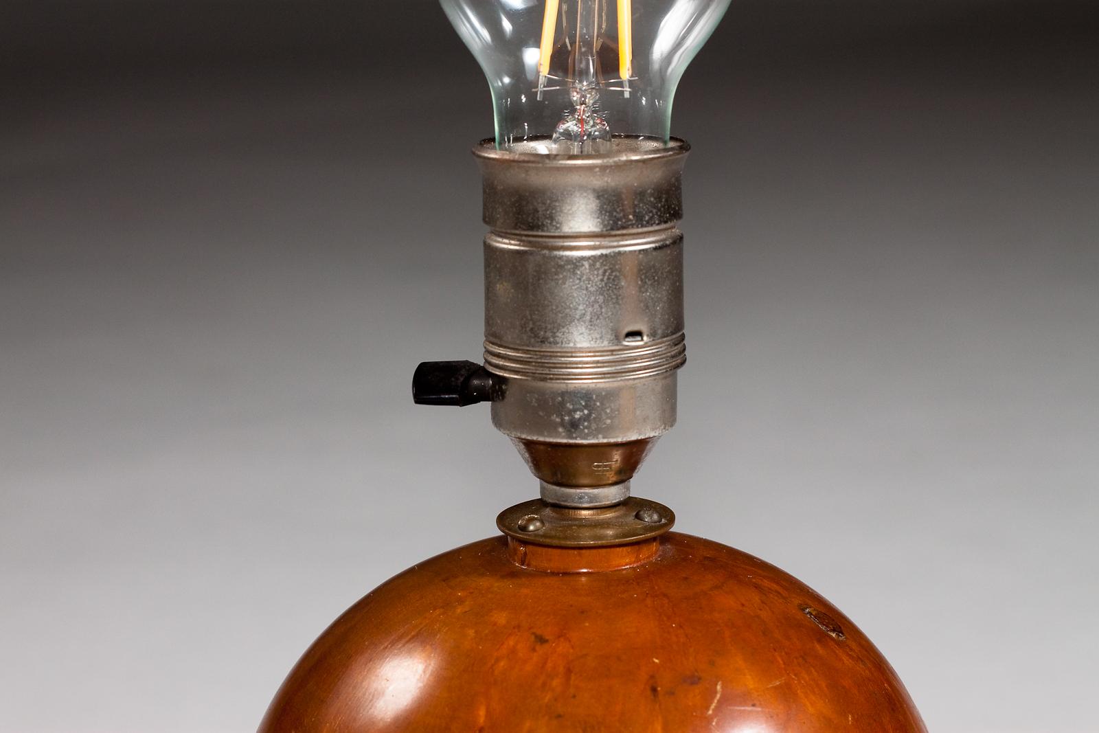 20ième siècle Lampe de table finlandaise en bois des années 1930 en vente