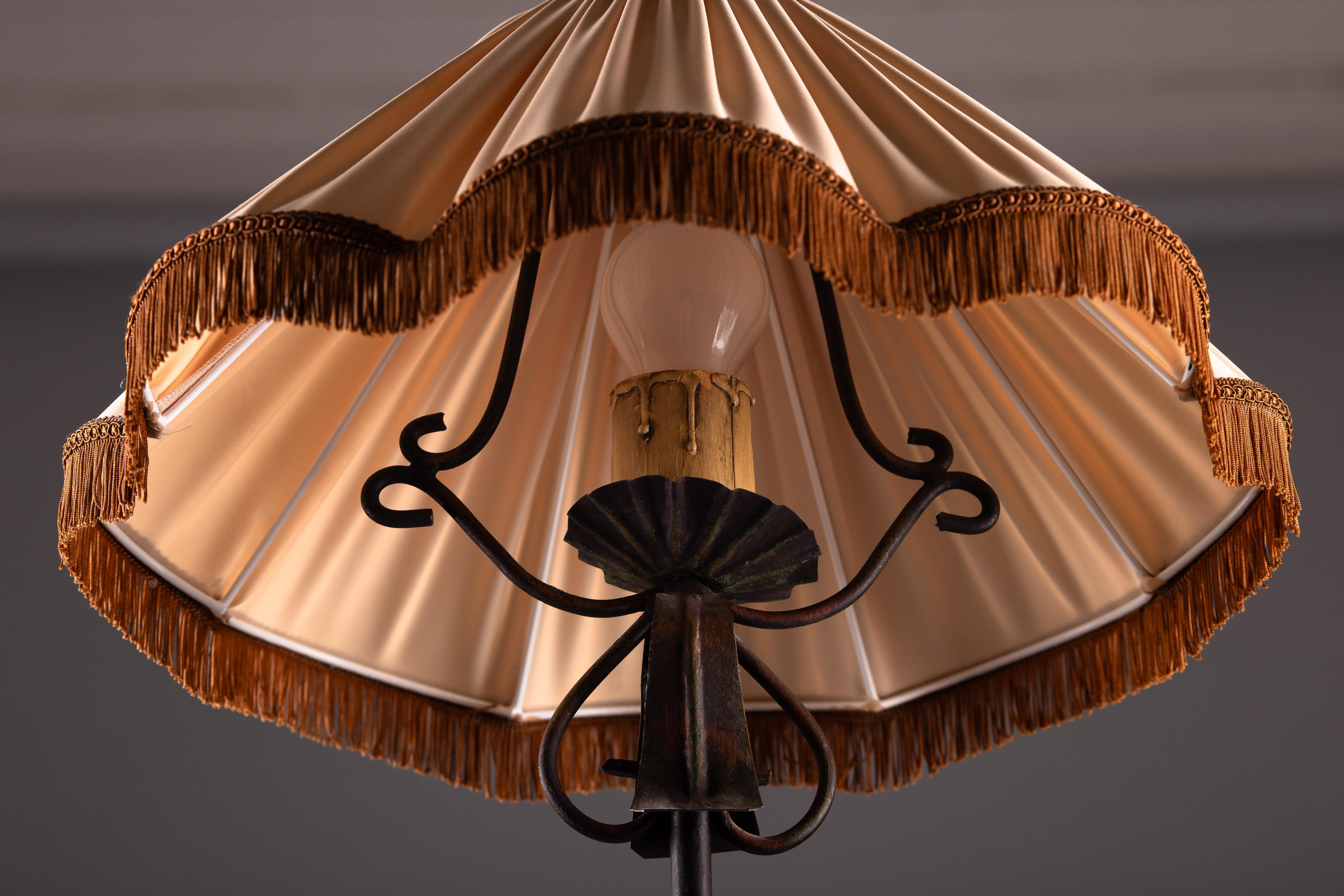 Finnische Stehlampe aus Schmiedeeisen aus den 1930er Jahren im Angebot 1