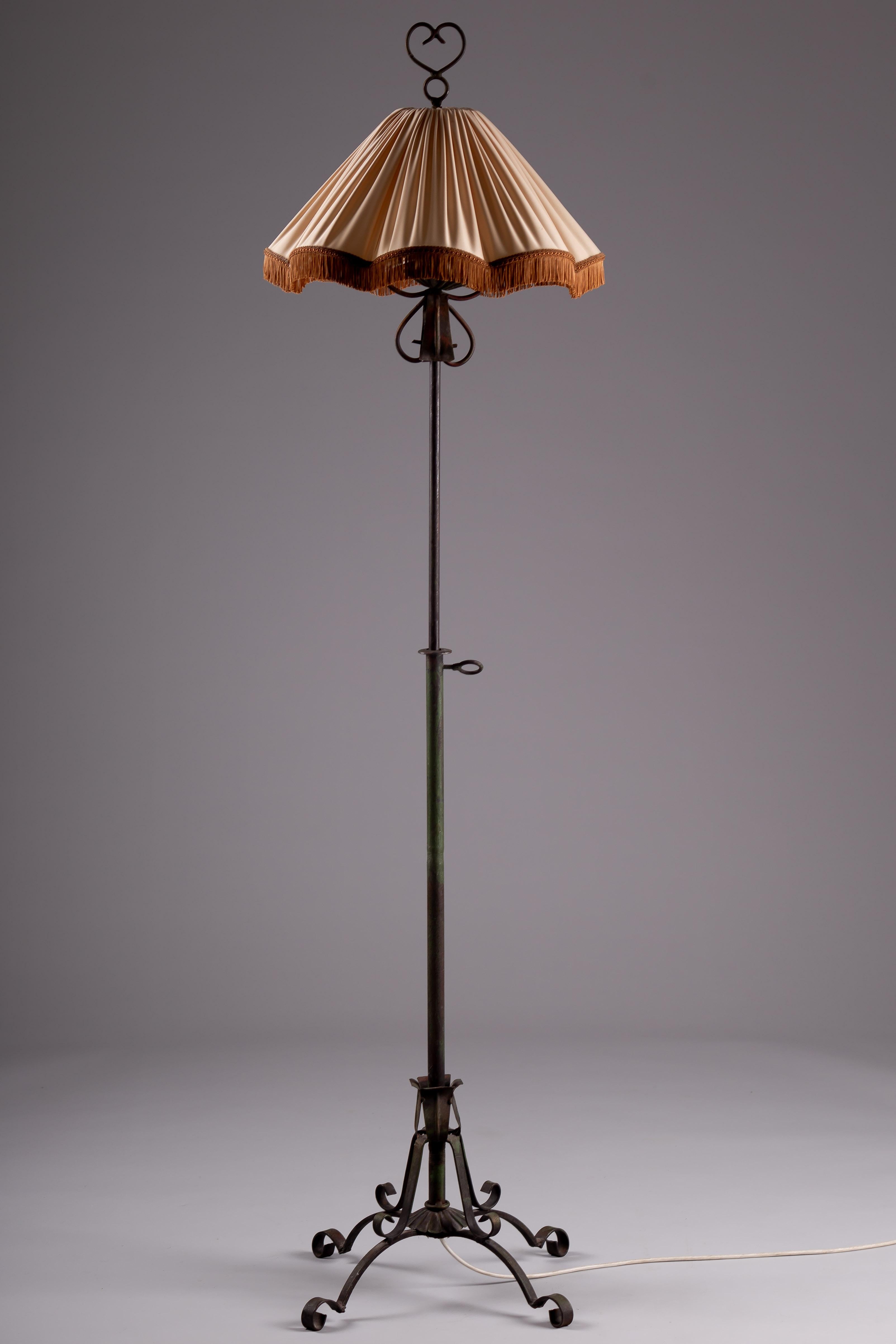 Finnische Stehlampe aus Schmiedeeisen aus den 1930er Jahren im Angebot 4