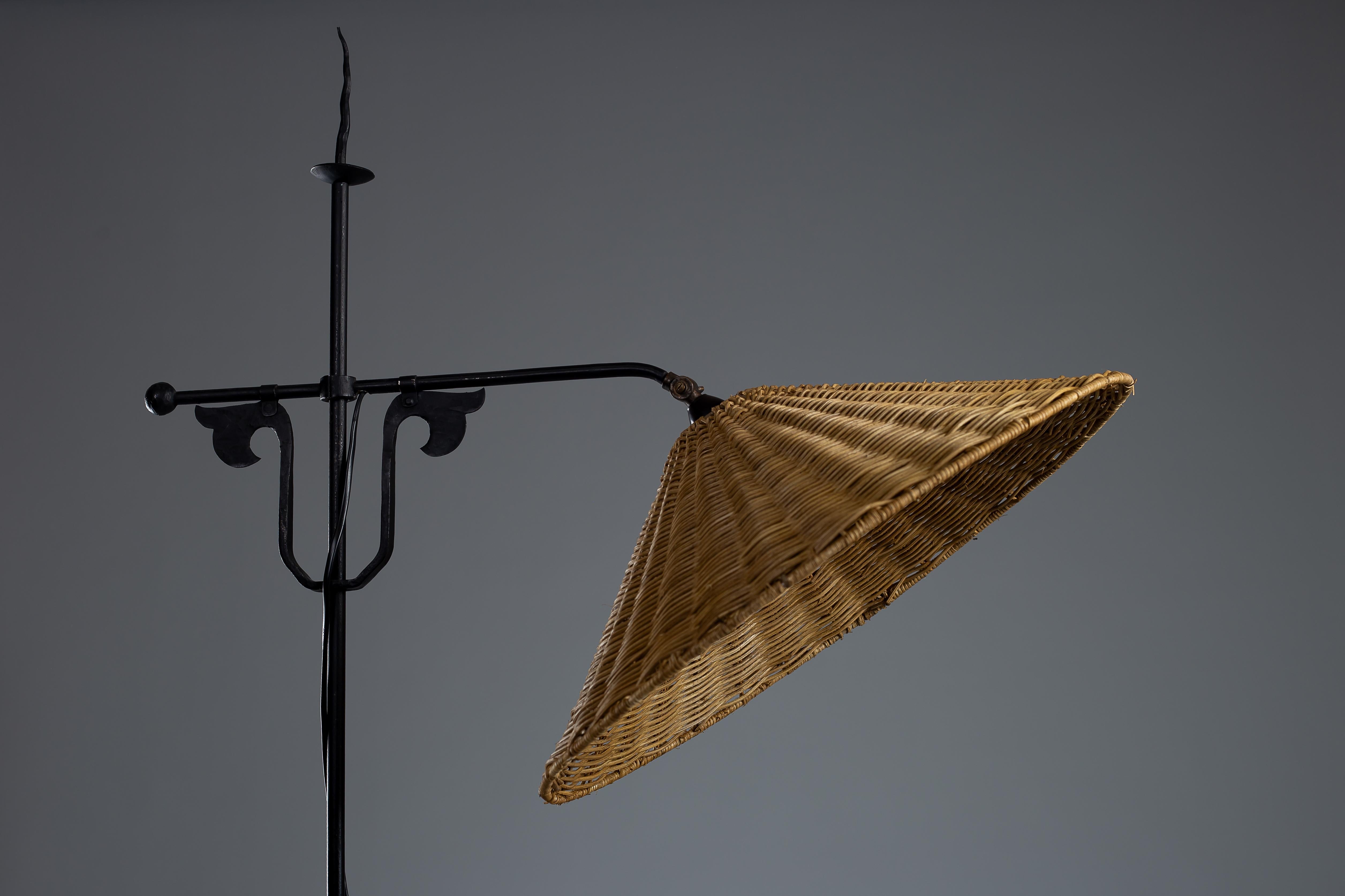 Lampada da terra finlandese in ferro battuto degli anni '30 in vendita 2