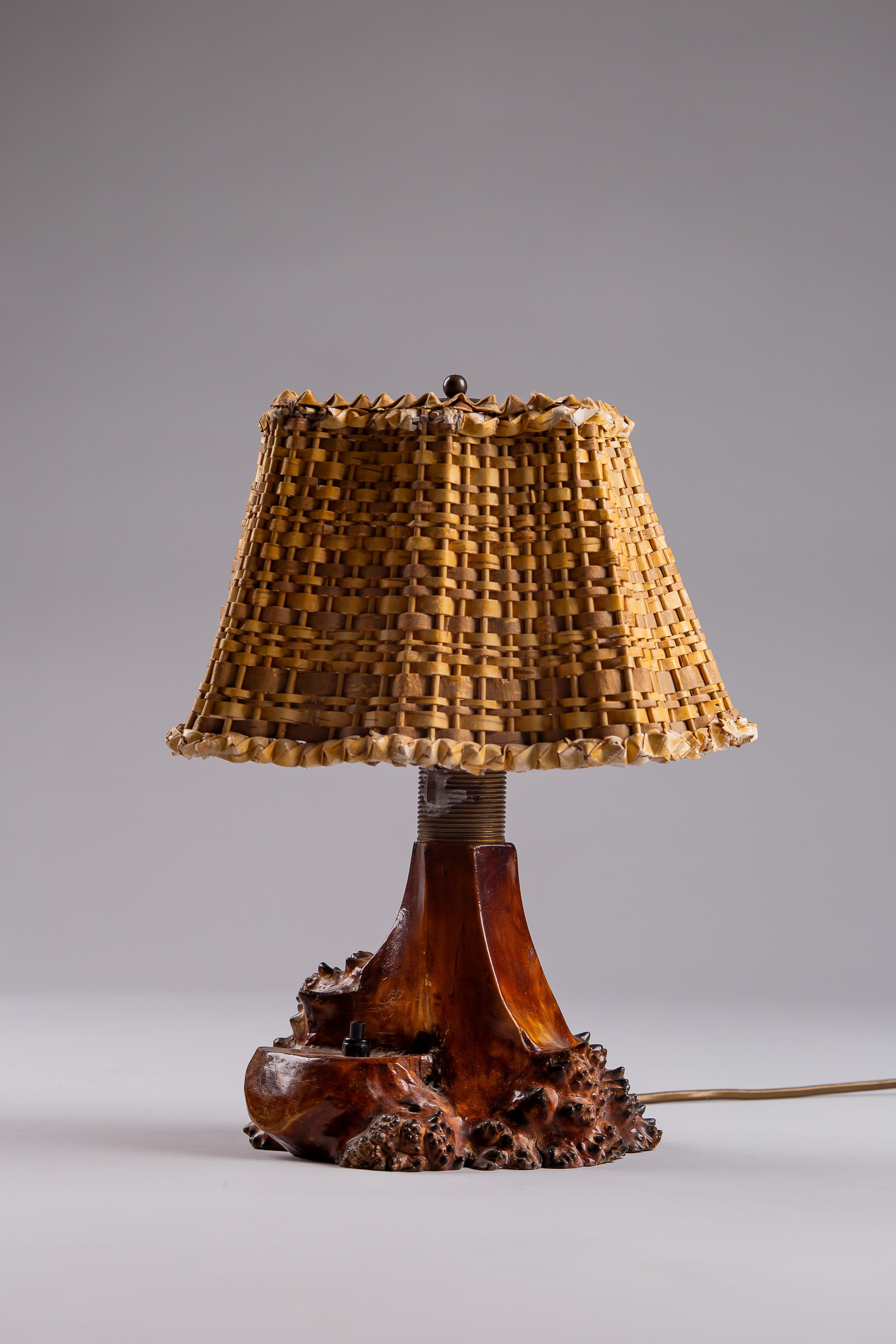 Finnish 1940s folk art table lamp made from curly birch For Sale 5