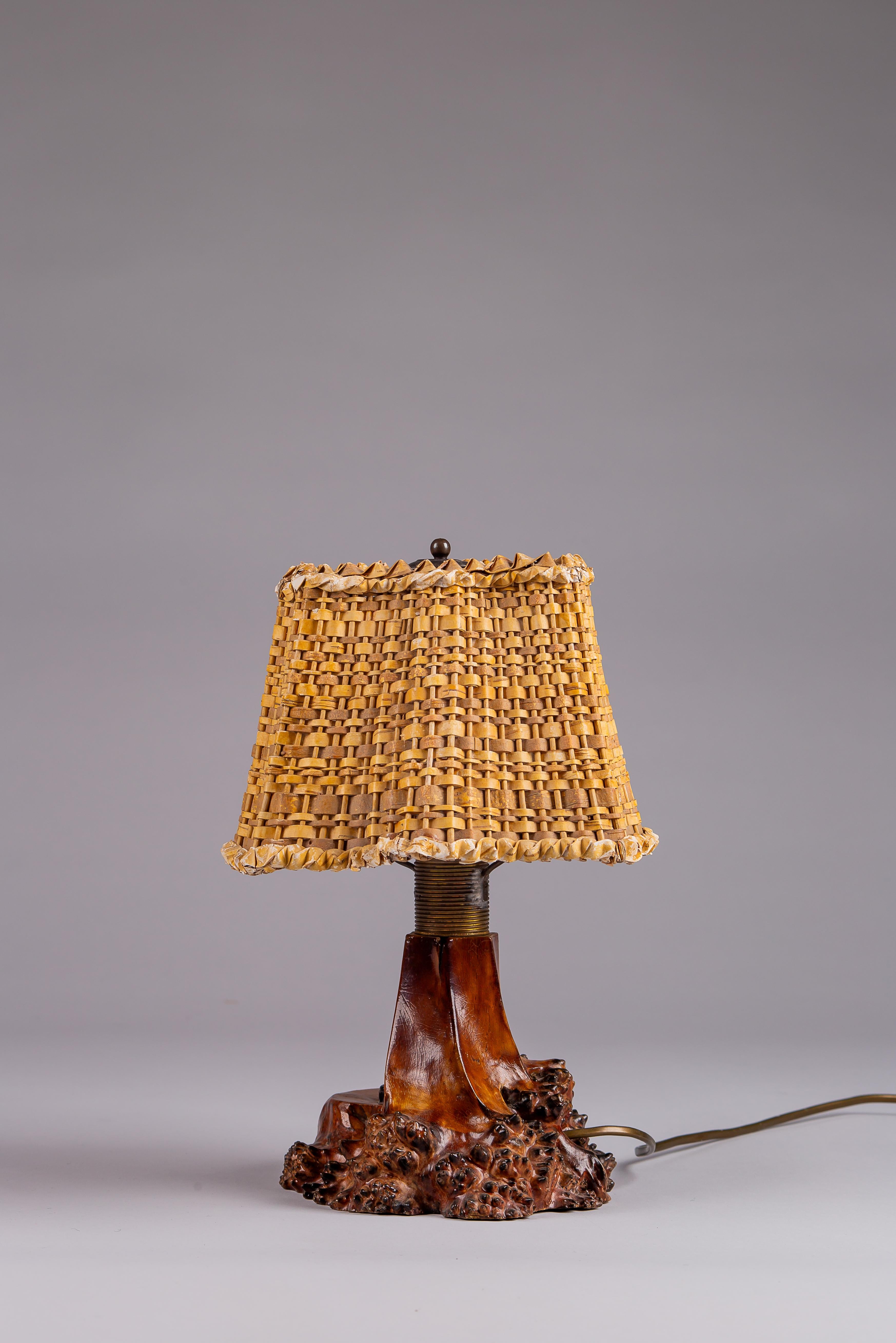 Finnish 1940s folk art table lamp made from curly birch For Sale 6