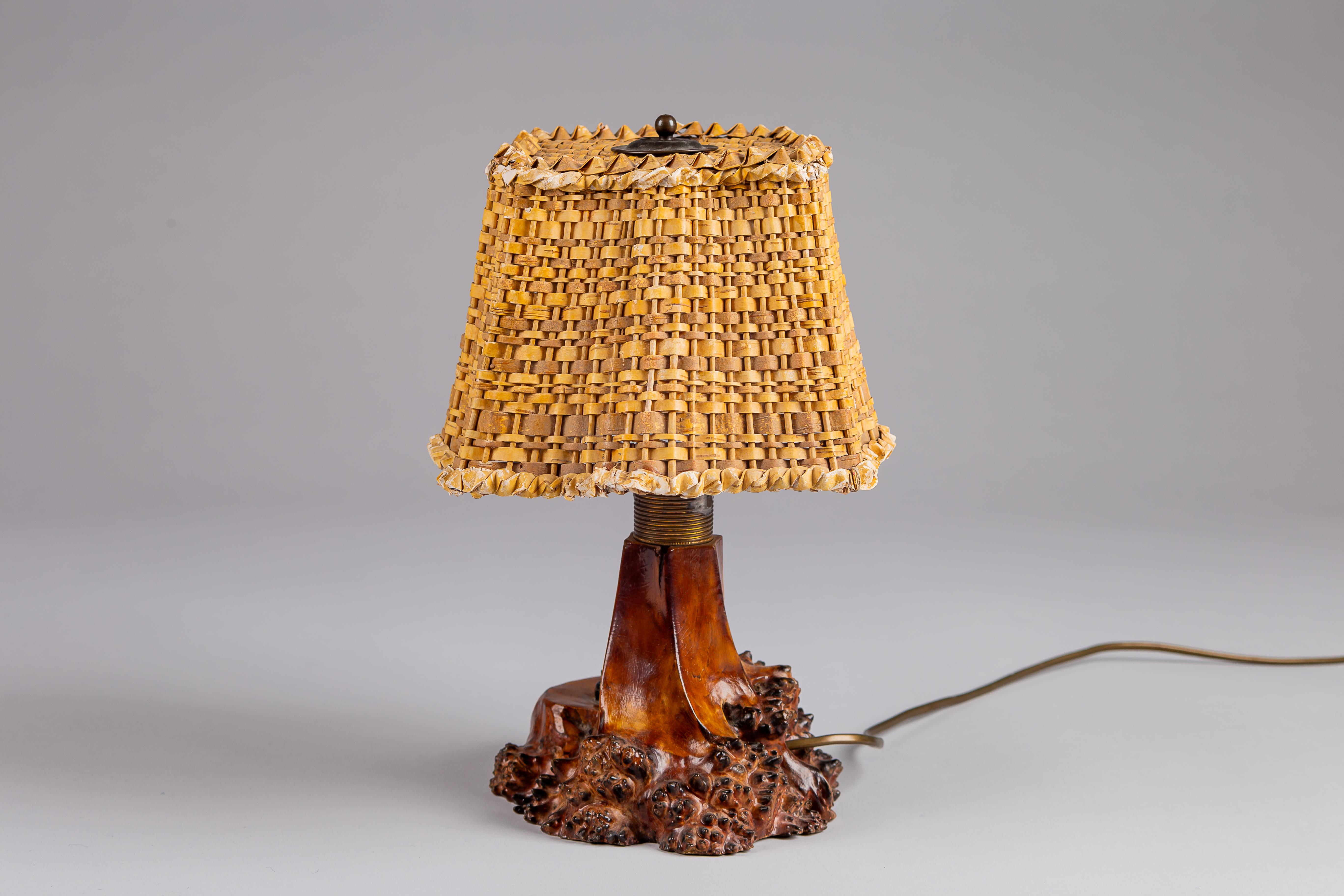 Mid-20th Century Finnish 1940s folk art table lamp made from curly birch For Sale