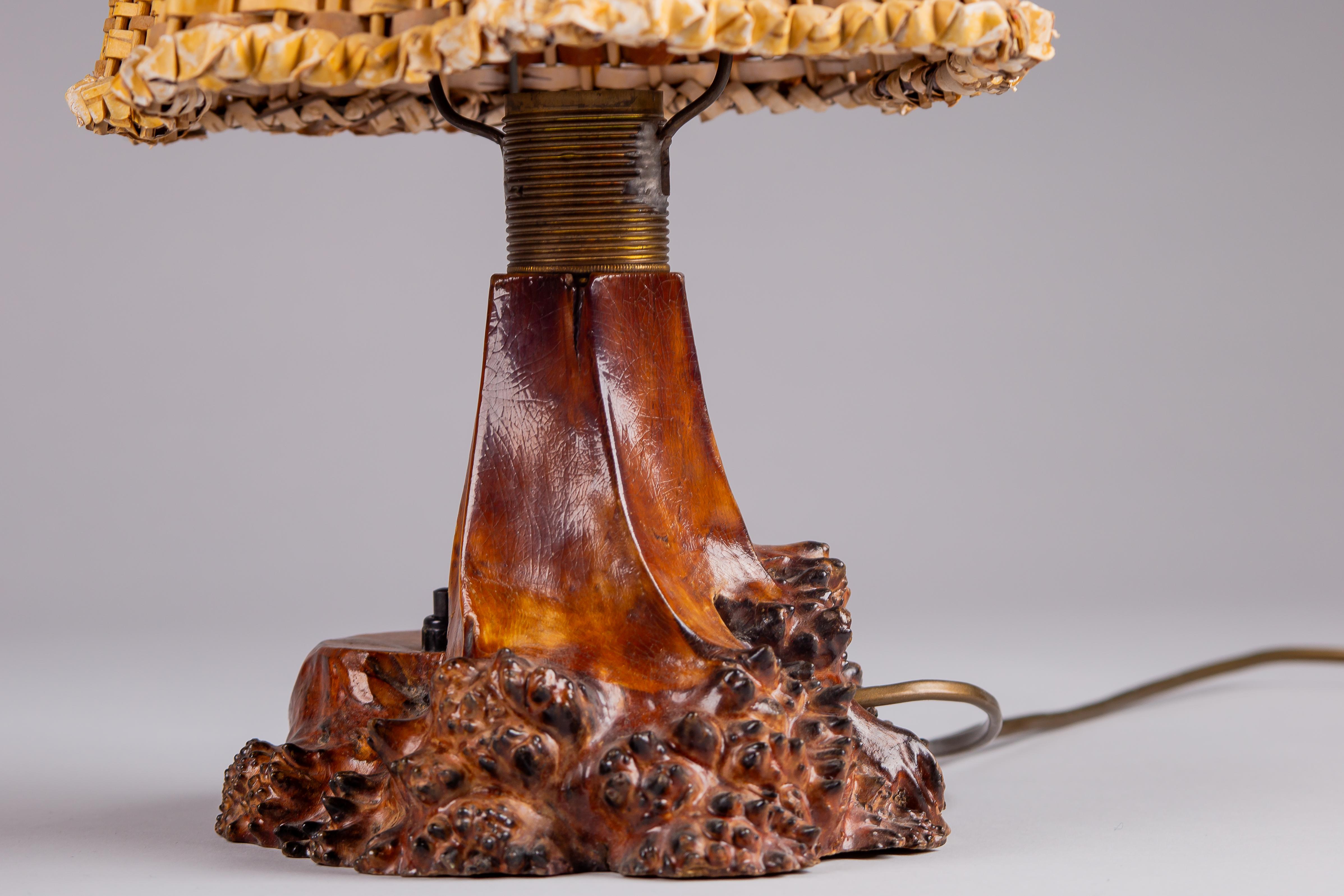 Finnish 1940s folk art table lamp made from curly birch For Sale 1
