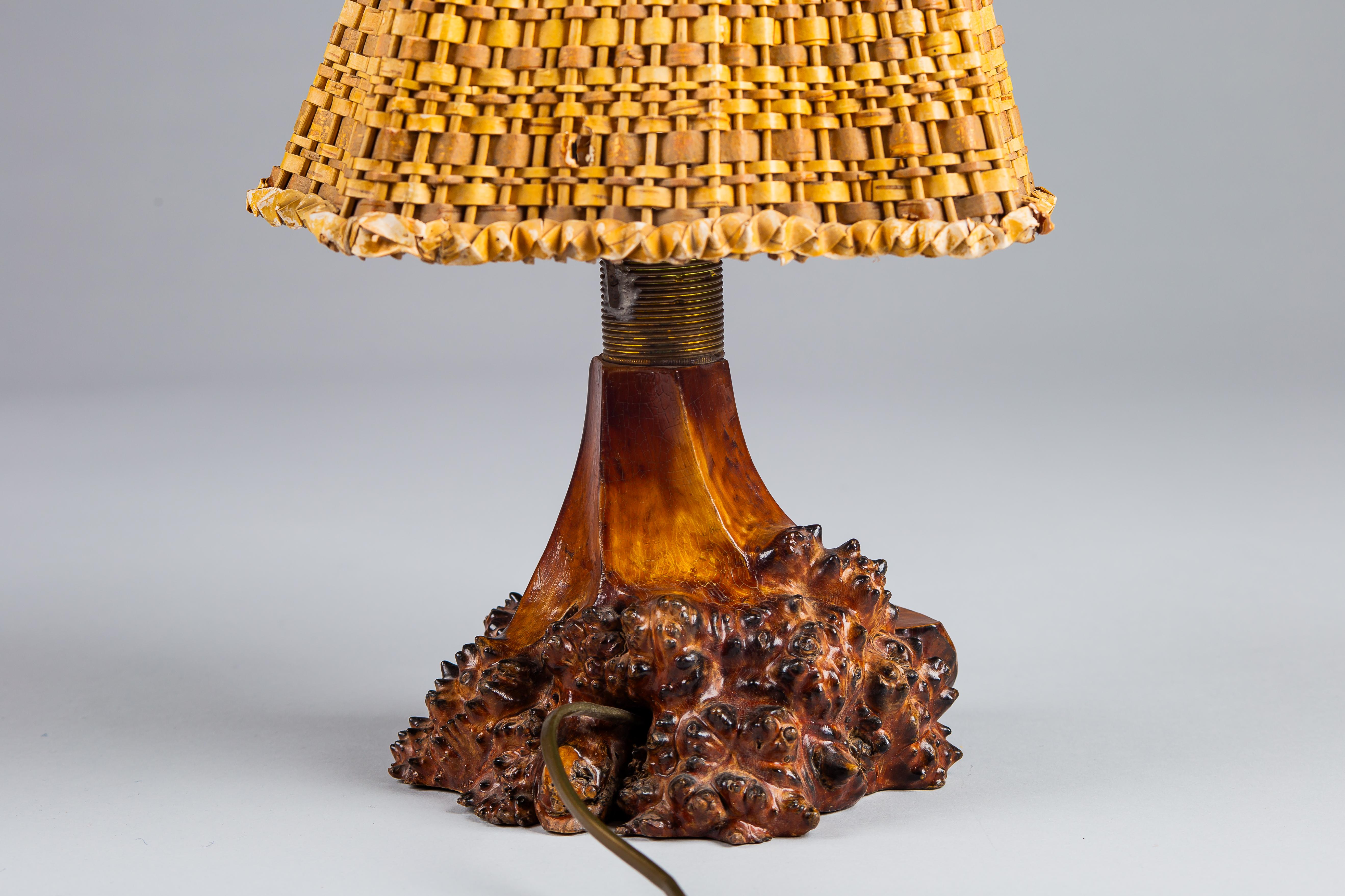 Finnish 1940s folk art table lamp made from curly birch For Sale 3