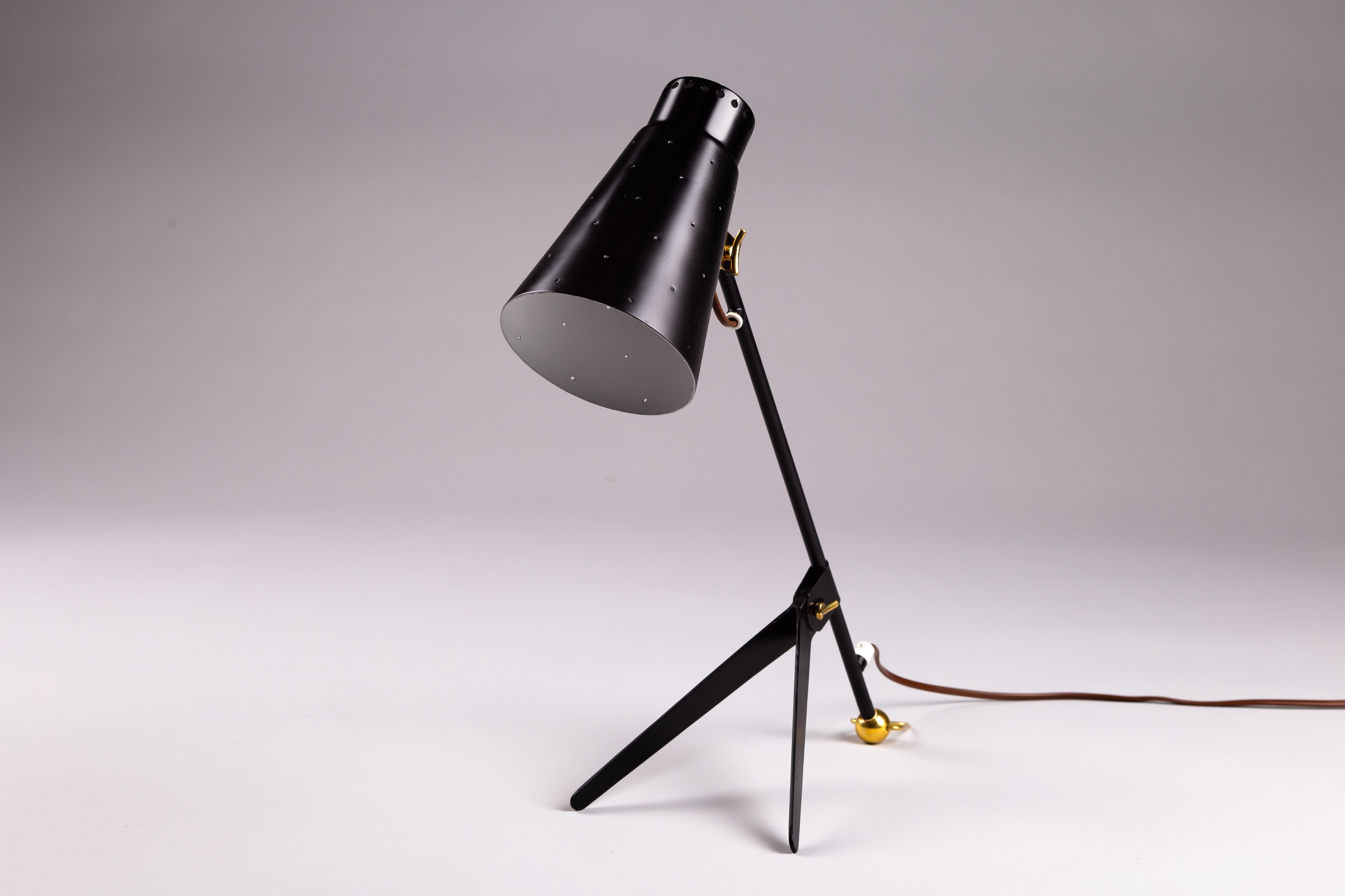 Finlandais Lampe de table/applique finlandaise EV70 des années 1950 pour Itsu Oy en vente