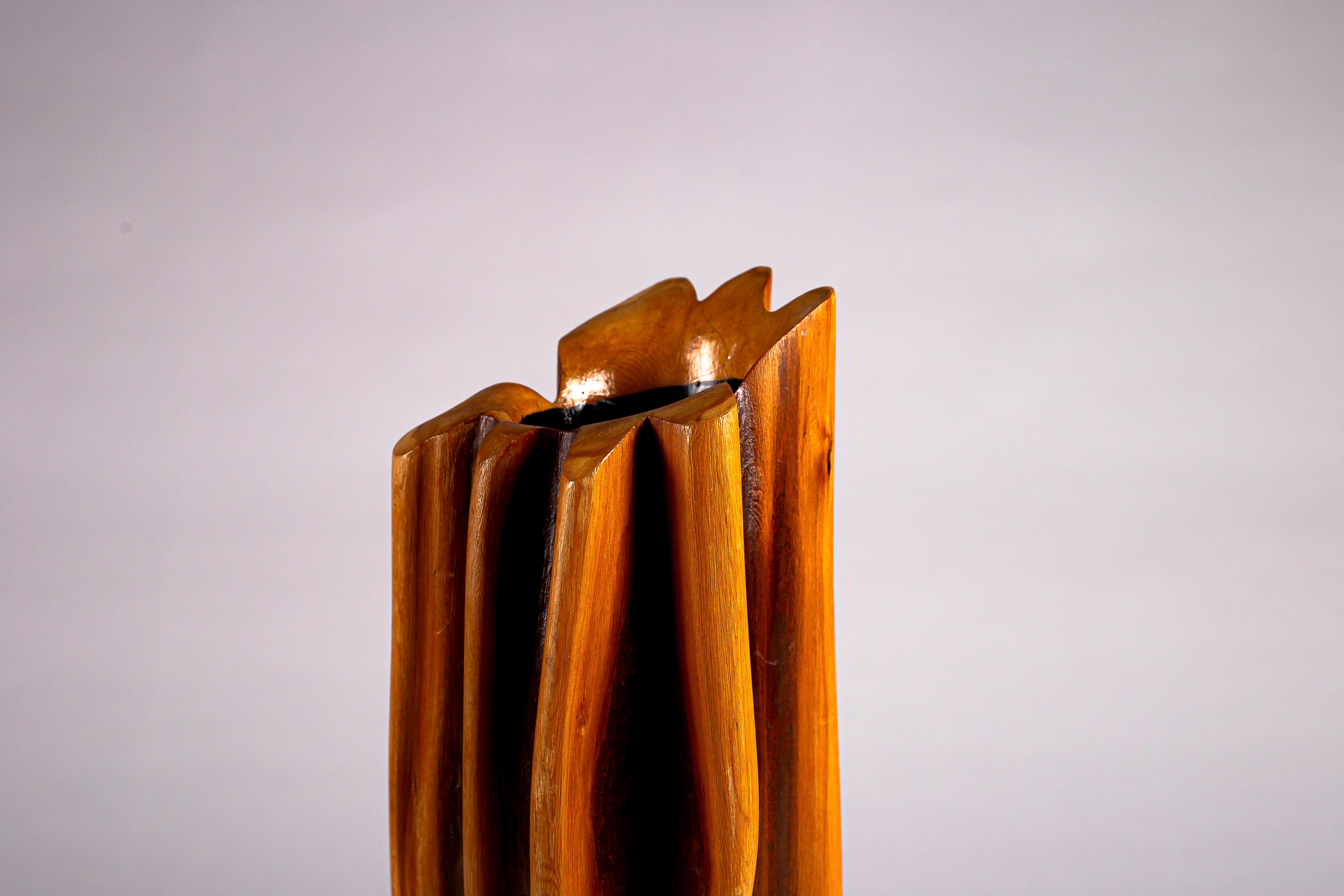 Grande vaso scultoreo in legno finlandese degli anni Settanta in vendita 1
