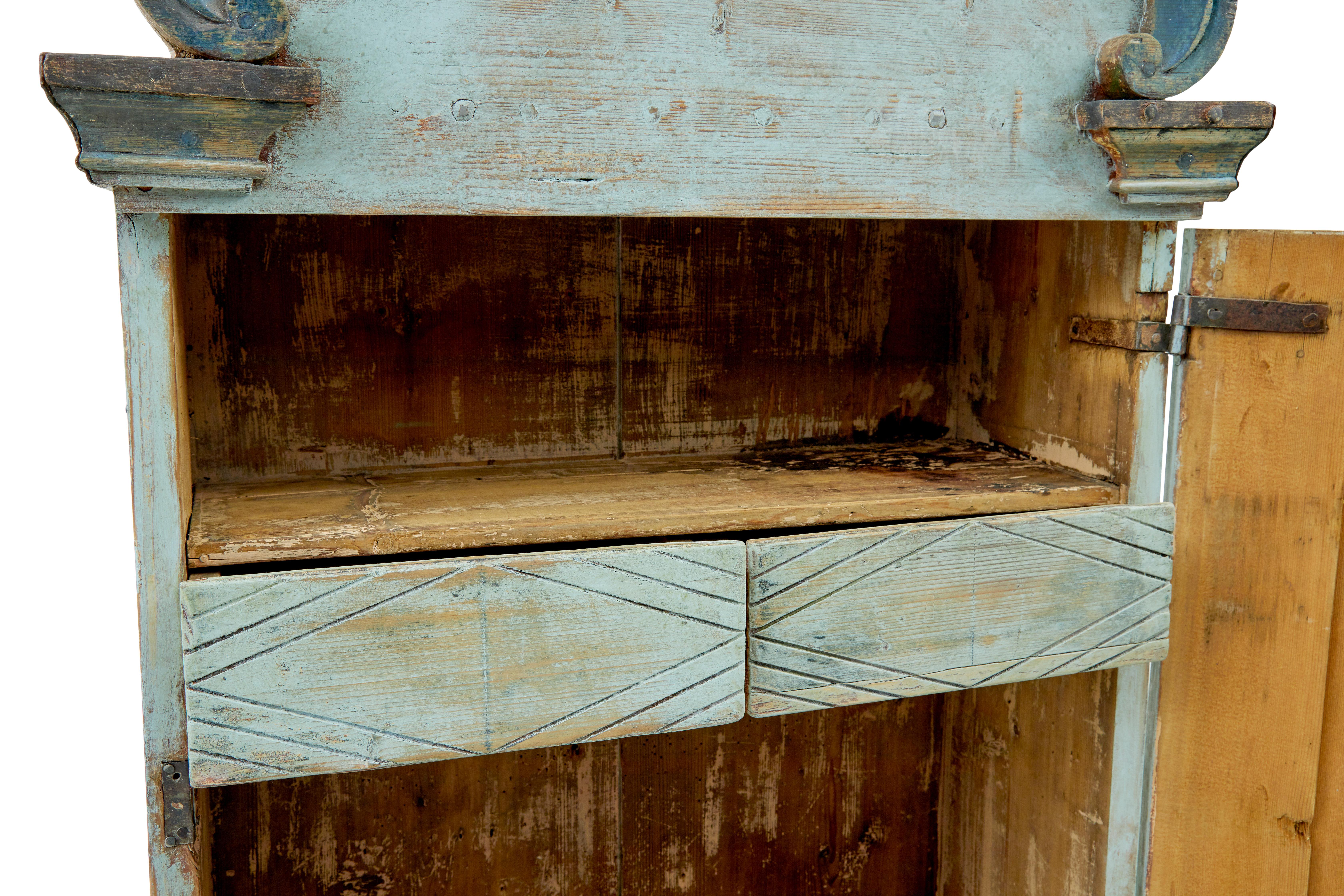 Finnish 19th century painted pine wall cupboard en vente 1