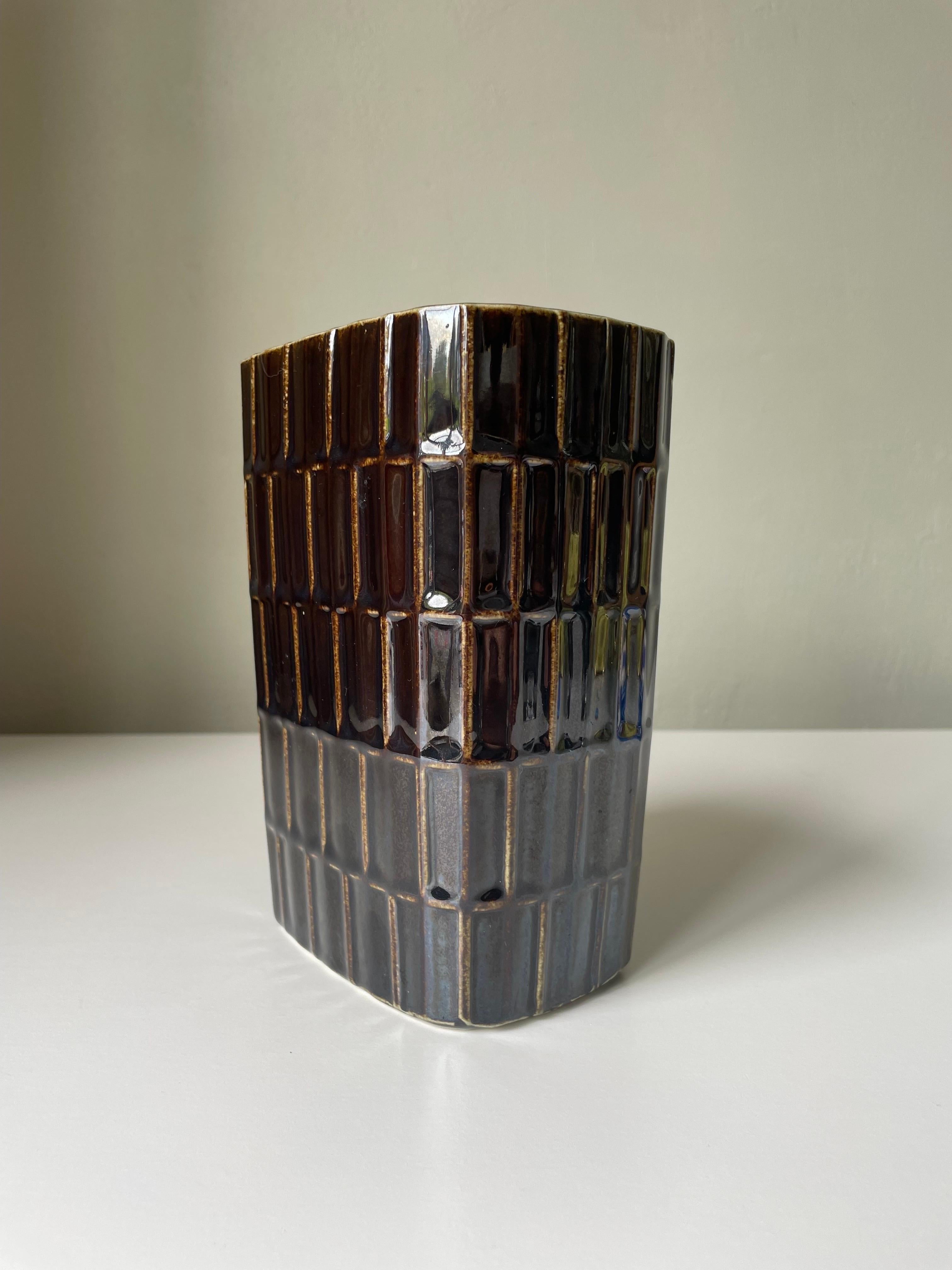 Glazed Finnish Arabia Geometric Brown Decor Vase, Bäck, 1960s For Sale