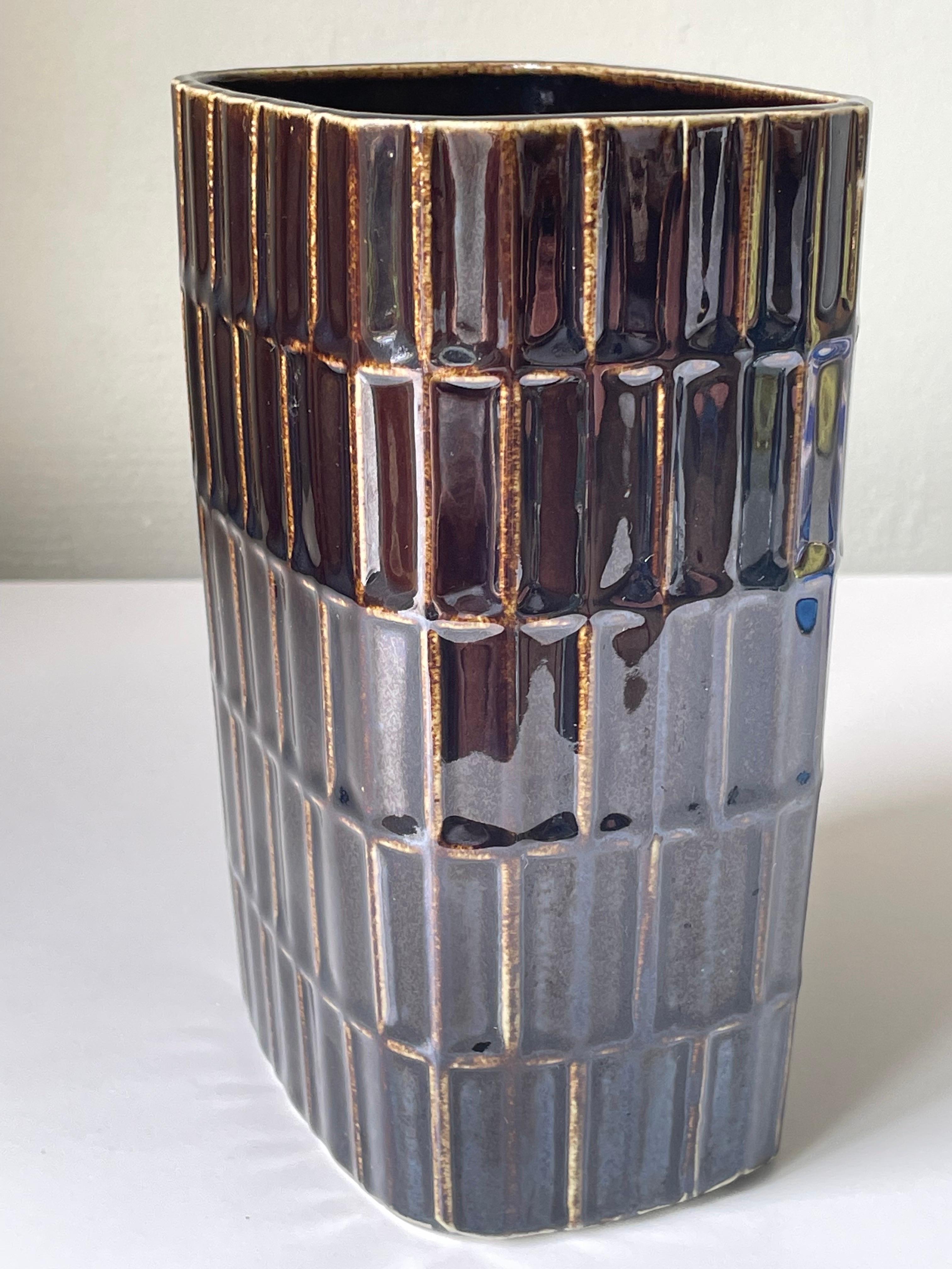 Ceramic Finnish Arabia Geometric Brown Decor Vase, Bäck, 1960s For Sale
