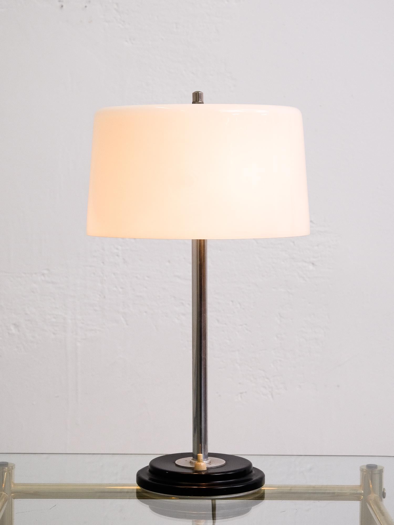 Mid-20th Century Finnish Art Deco Chrome Table Lamp with Opaline Glass Shade