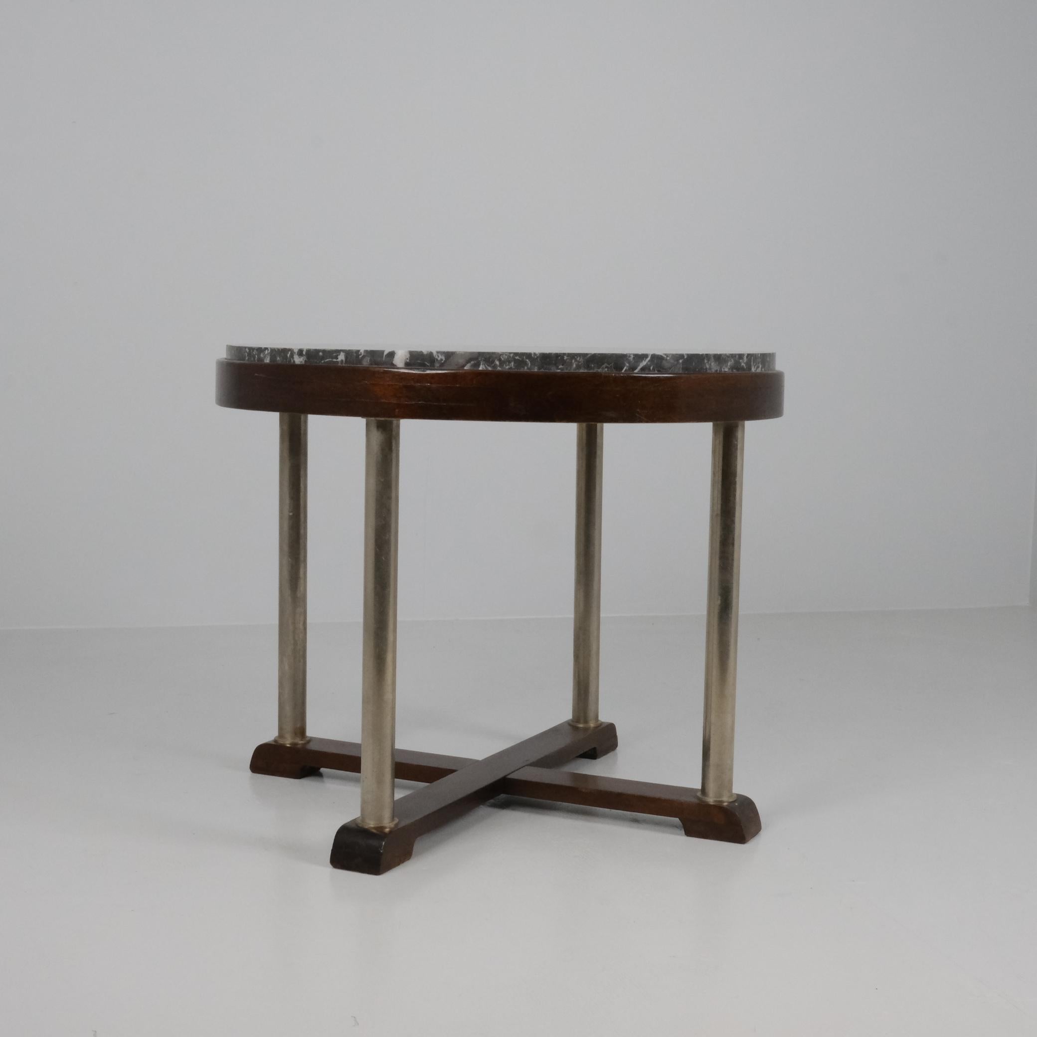 Finnischer Art-Déco-Eingangs-/Mitteltisch aus Eiche und Marmor, ca. 1930er Jahre im Zustand „Gut“ im Angebot in Helsinki, FI