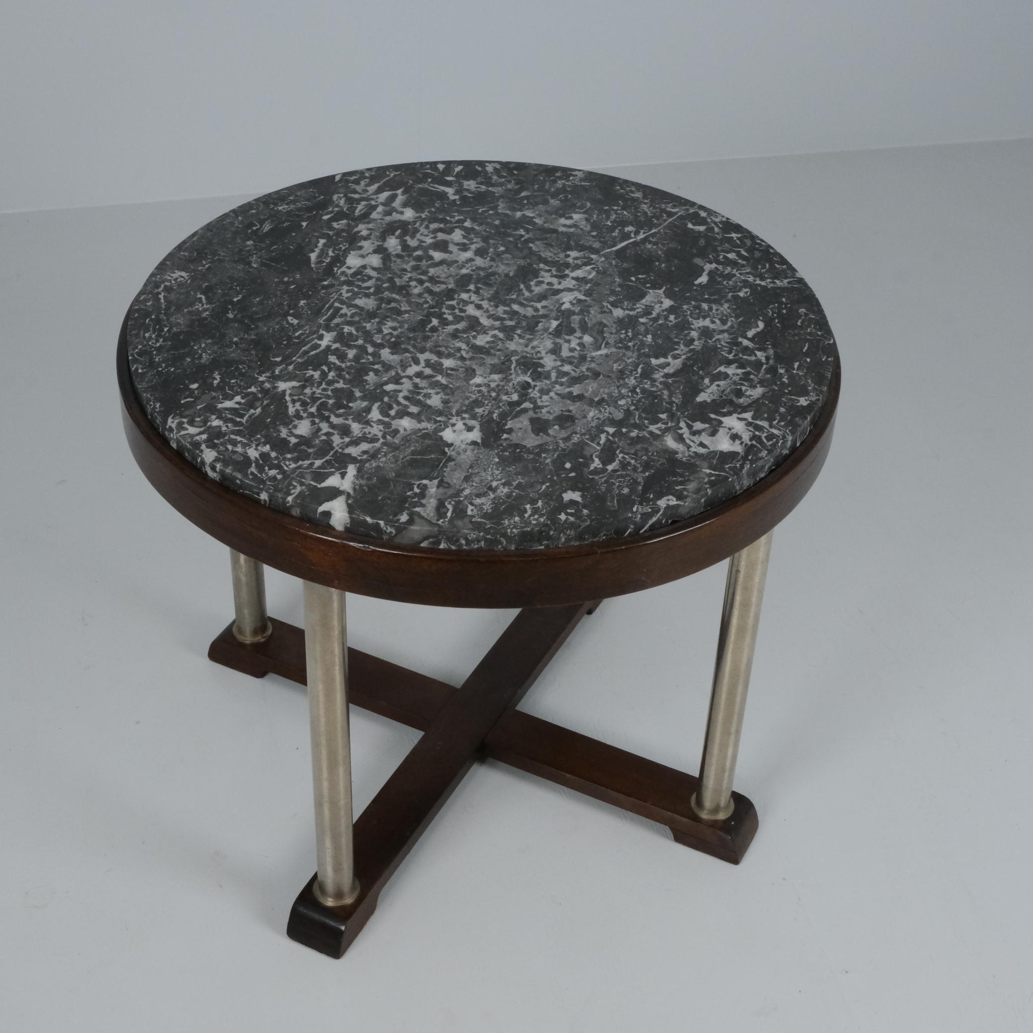 Finnischer Art-Déco-Eingangs-/Mitteltisch aus Eiche und Marmor, ca. 1930er Jahre (Mitte des 20. Jahrhunderts) im Angebot