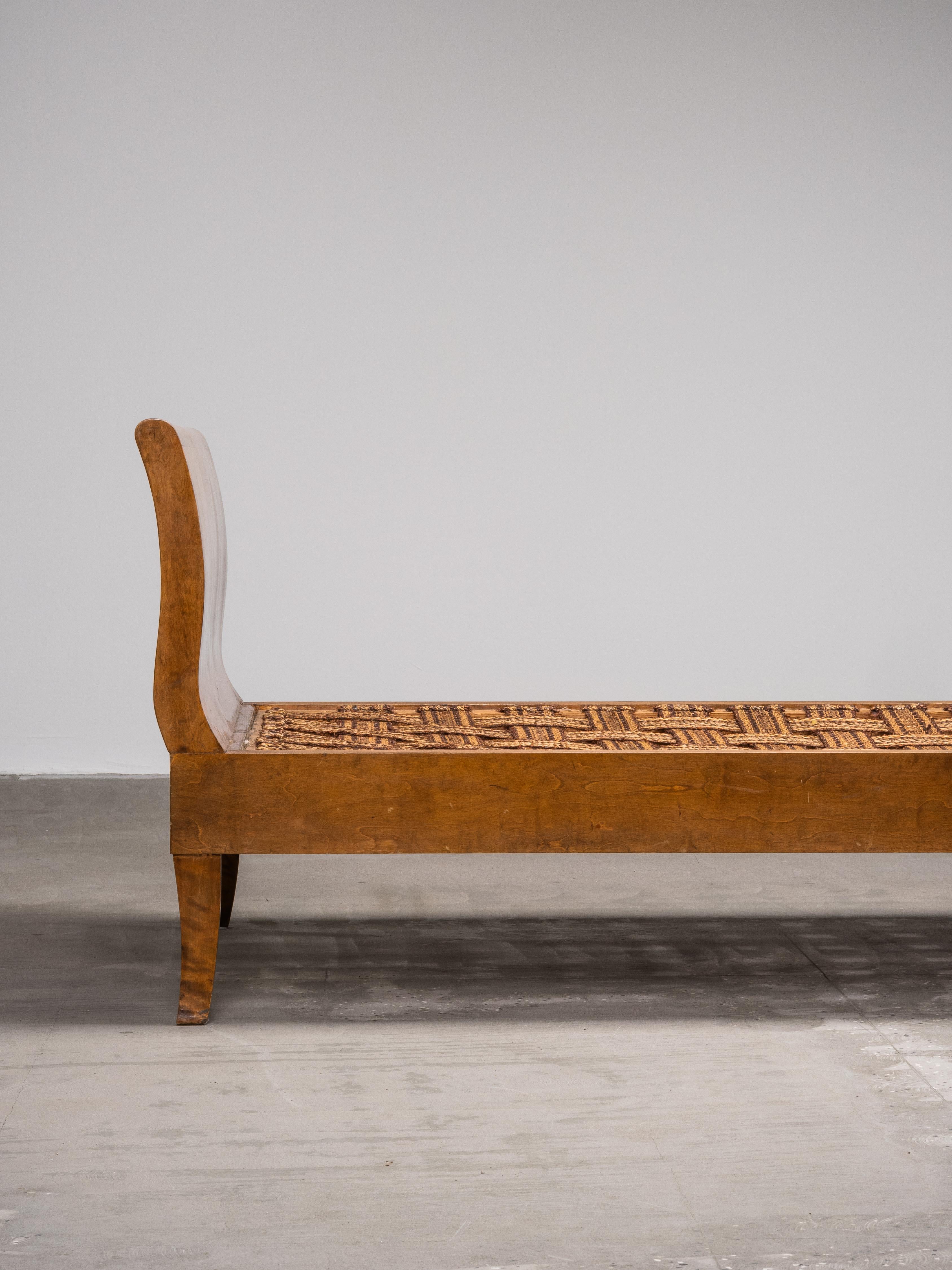 Finnish Art Deco Flame Birch Daybed, 1920s en vente 6